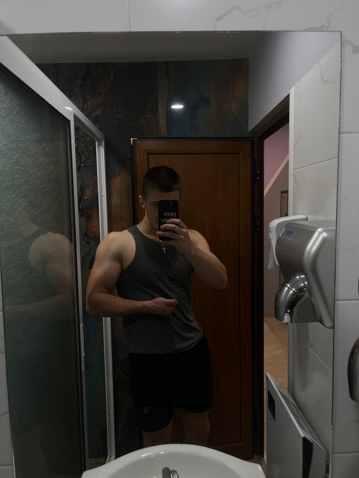 Man Takes Mirror Selfies at Empty Gym Facility