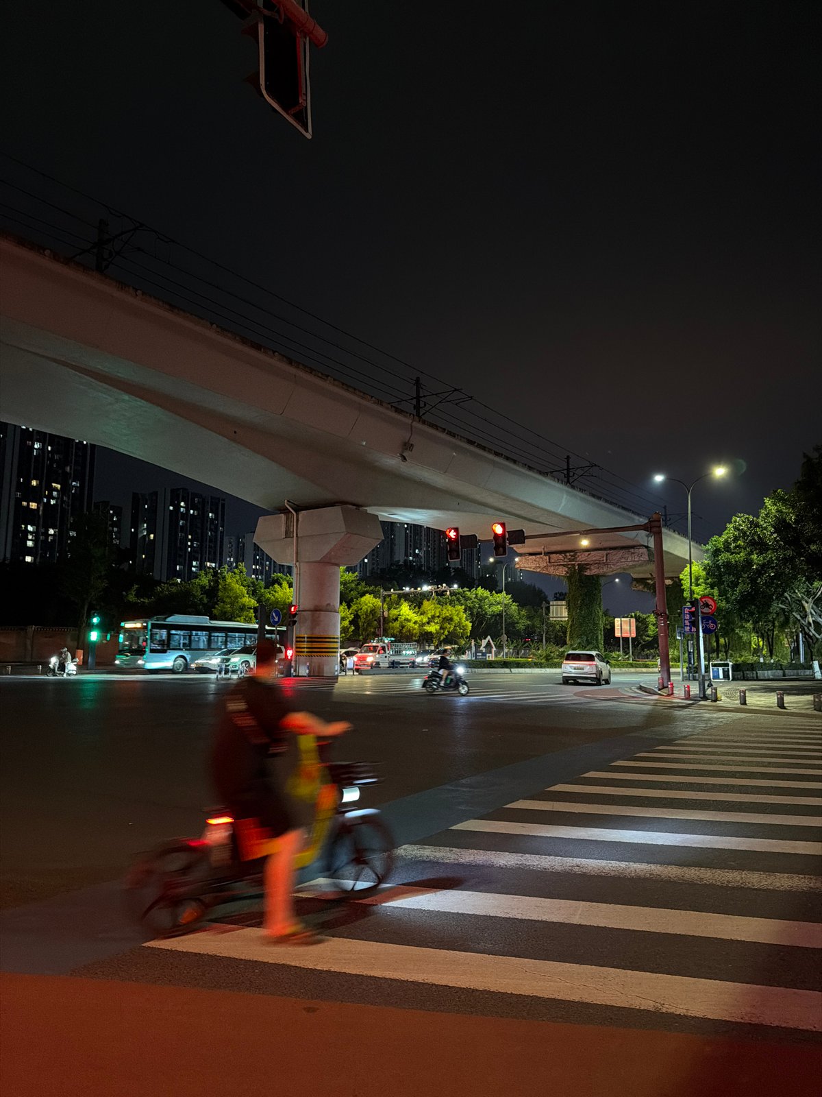 Nighttime street scenes documented across Chongqing High-tech Zone