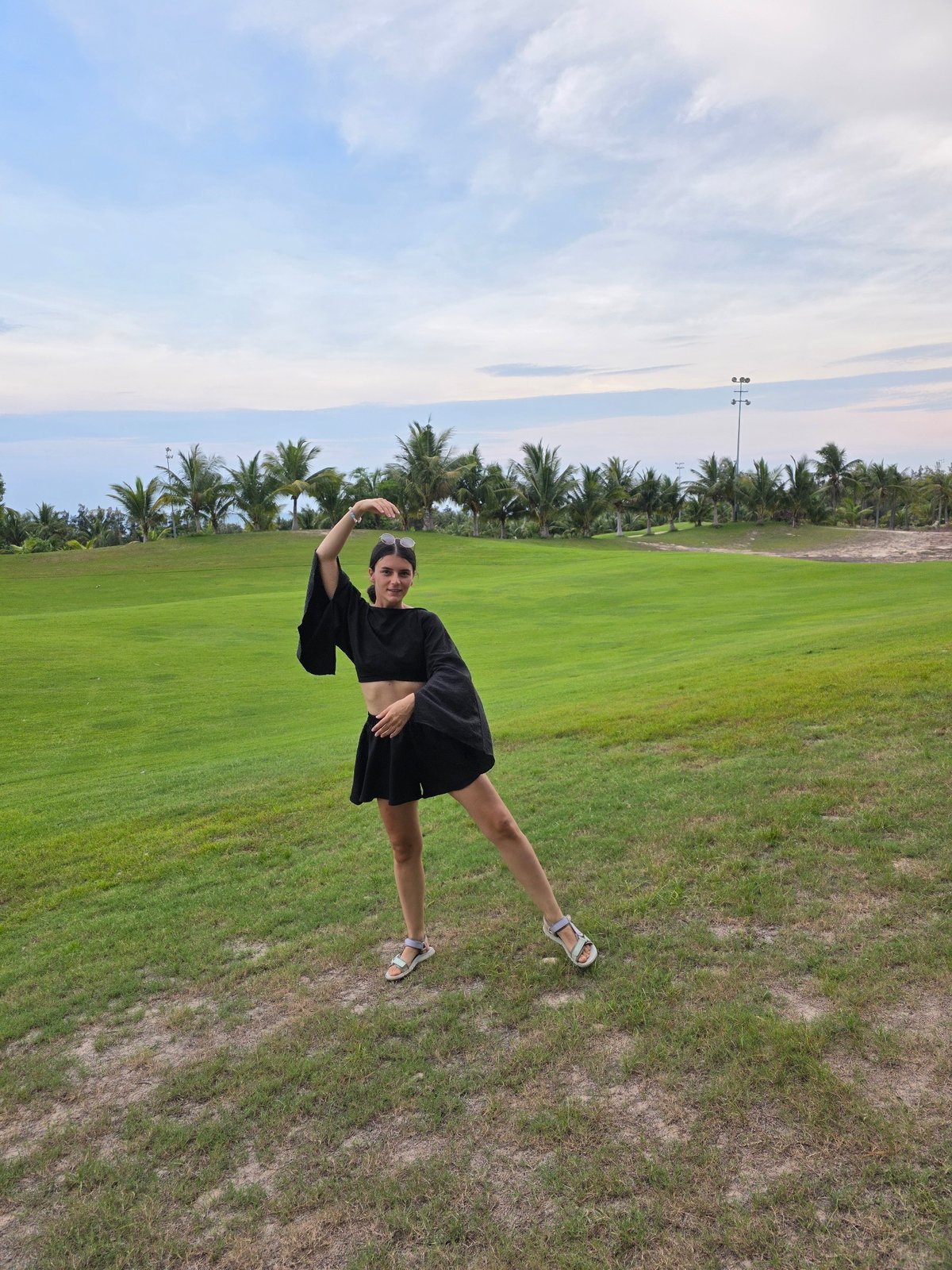 Morning recreation at Vietnam golf course captured by witnesses