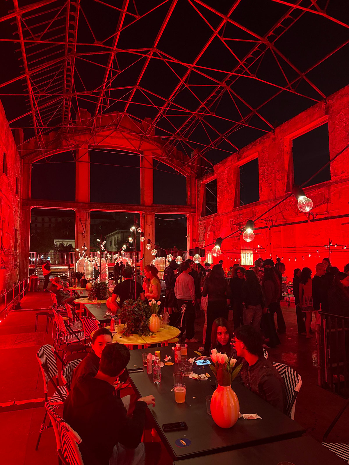 Man dines at renovating Milan restaurant amid construction