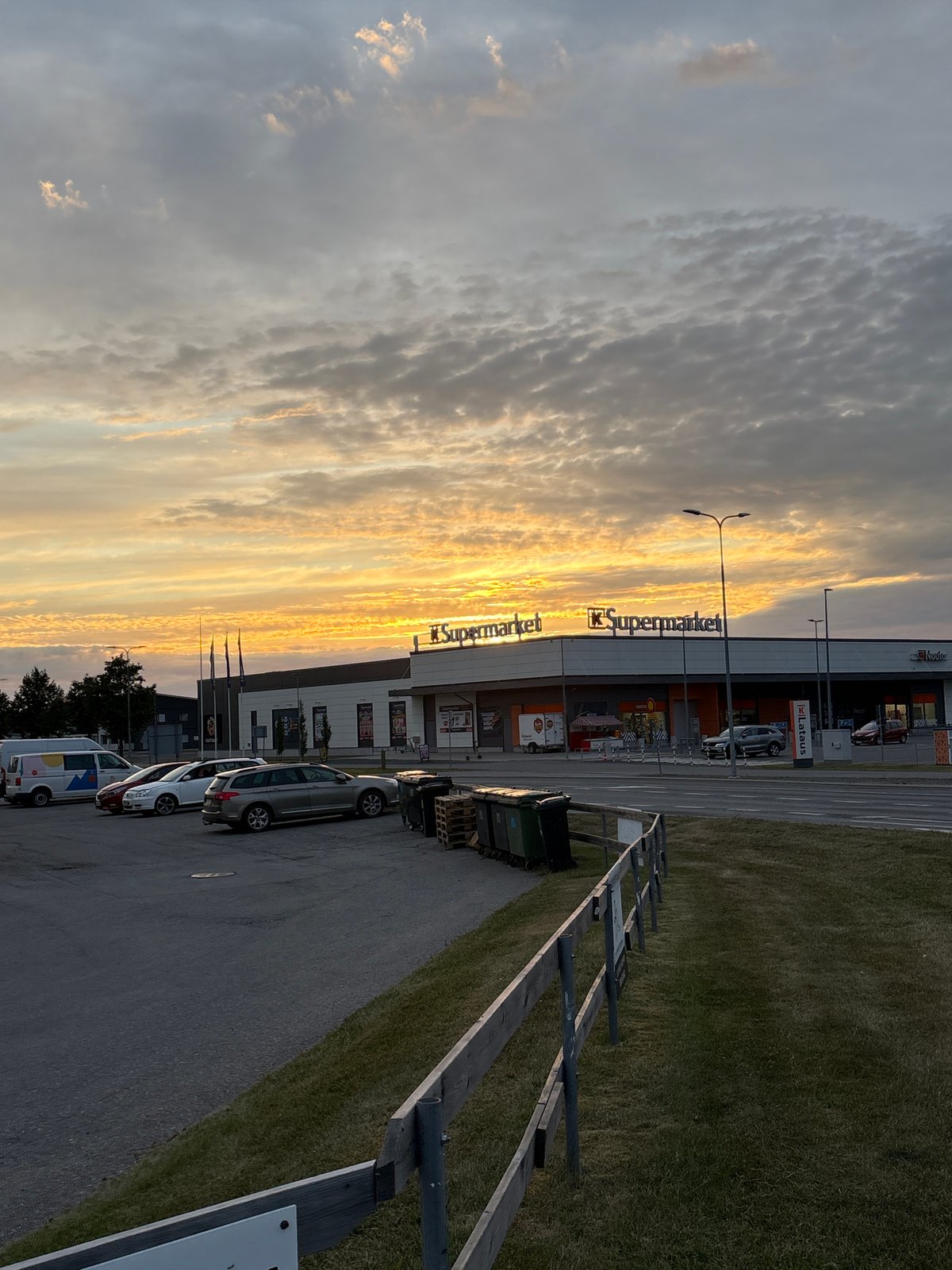 Evening stroll through Pori's streets and open spaces at sunset