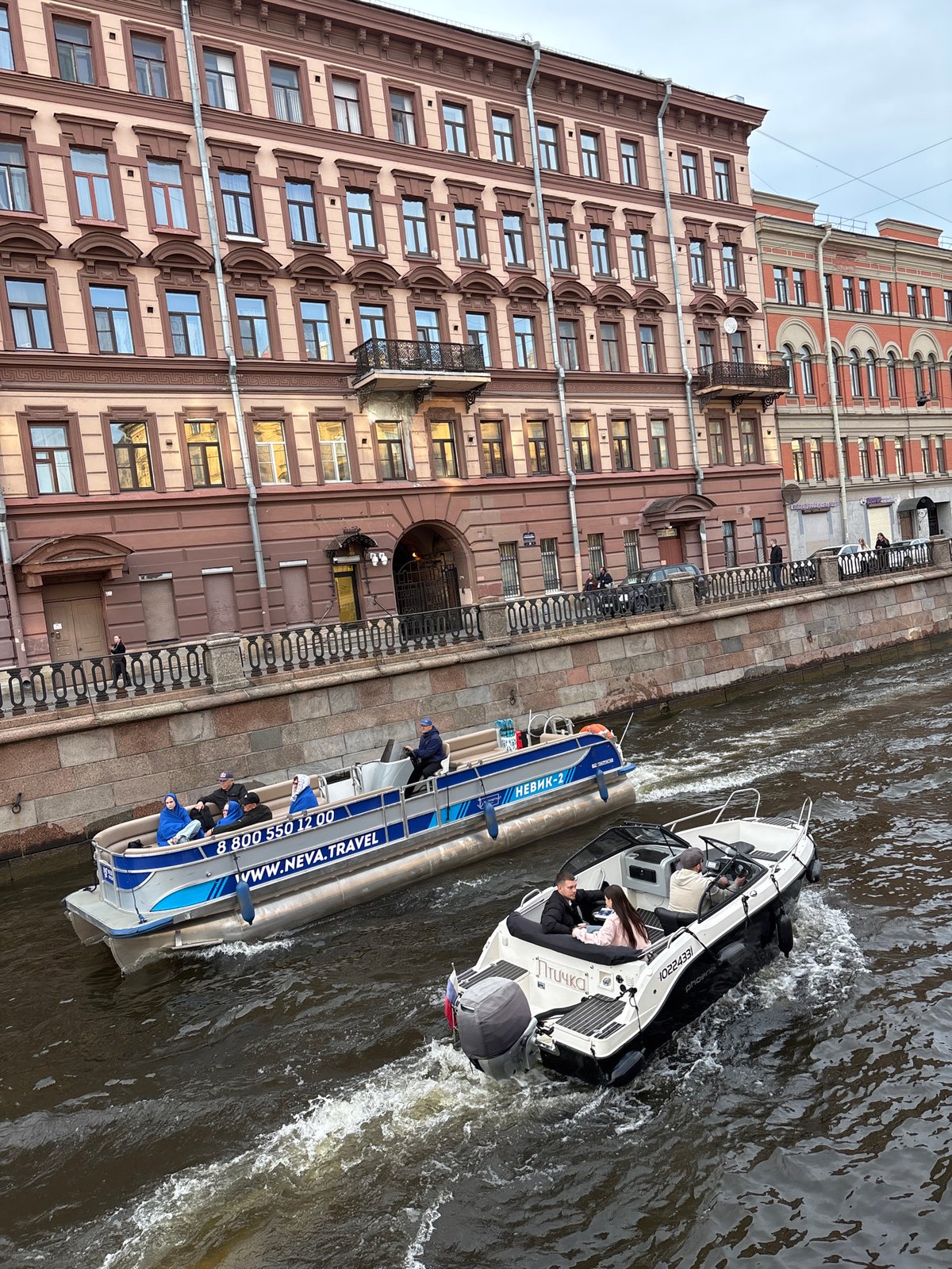 Tourist captures Saint Petersburg landmarks during 10-minute walking tour