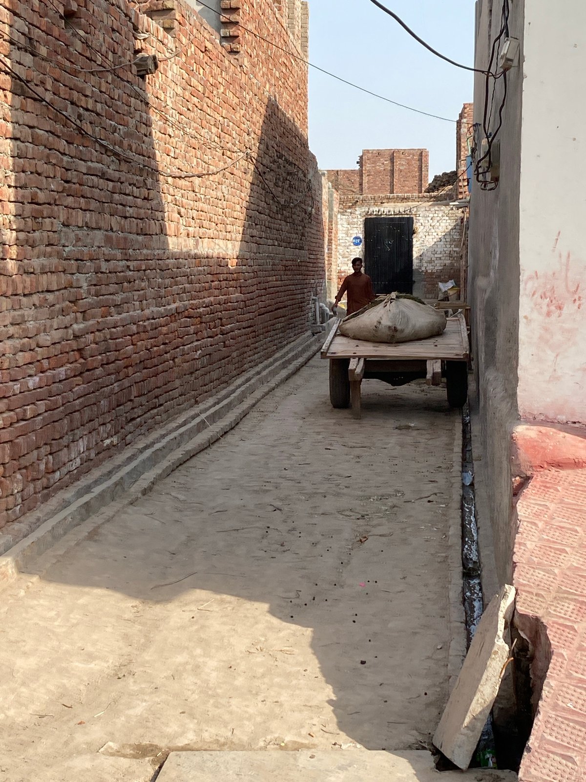 Rural Pakistani village life documented in seven-minute photo sequence