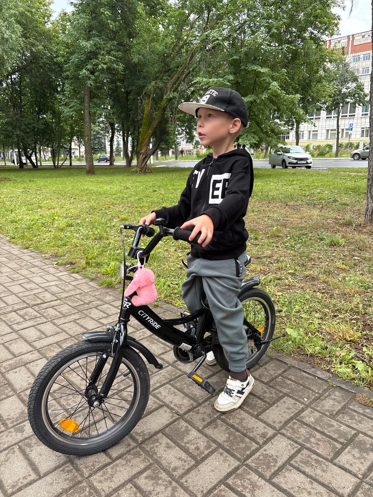 Park, monuments, and everyday life in Chaikovsky, Russia
