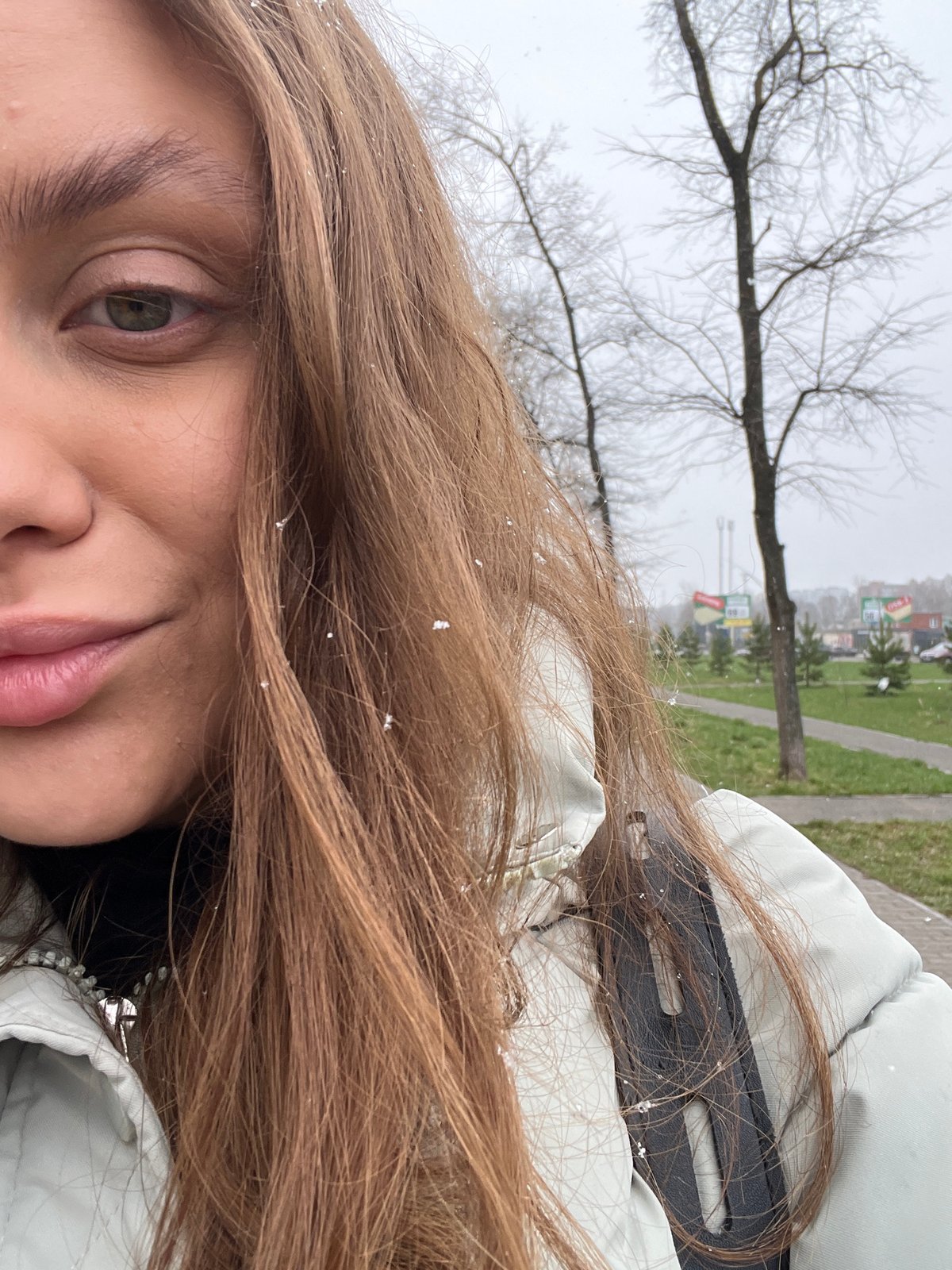 Early morning snowfall and daily life documented in Chaikovsky, Russia