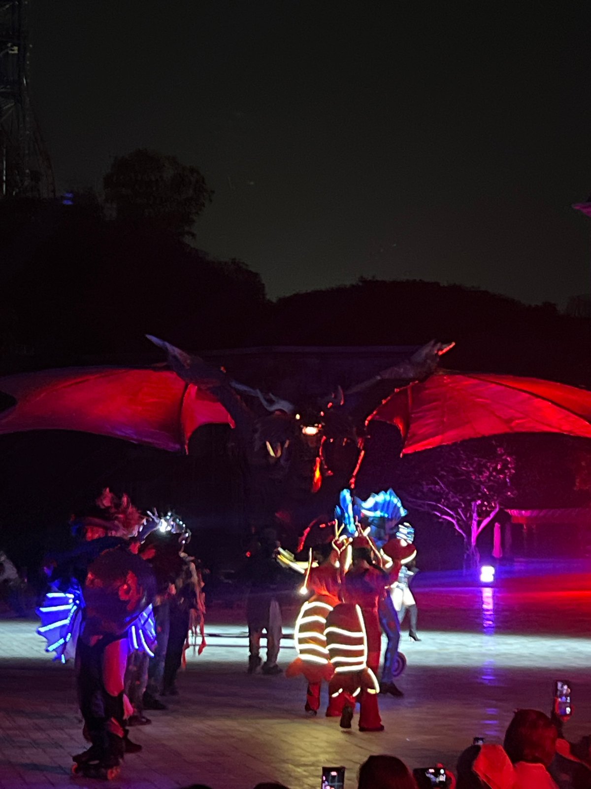 Illuminated marine-themed entertainment venue draws crowds in Nha Trang