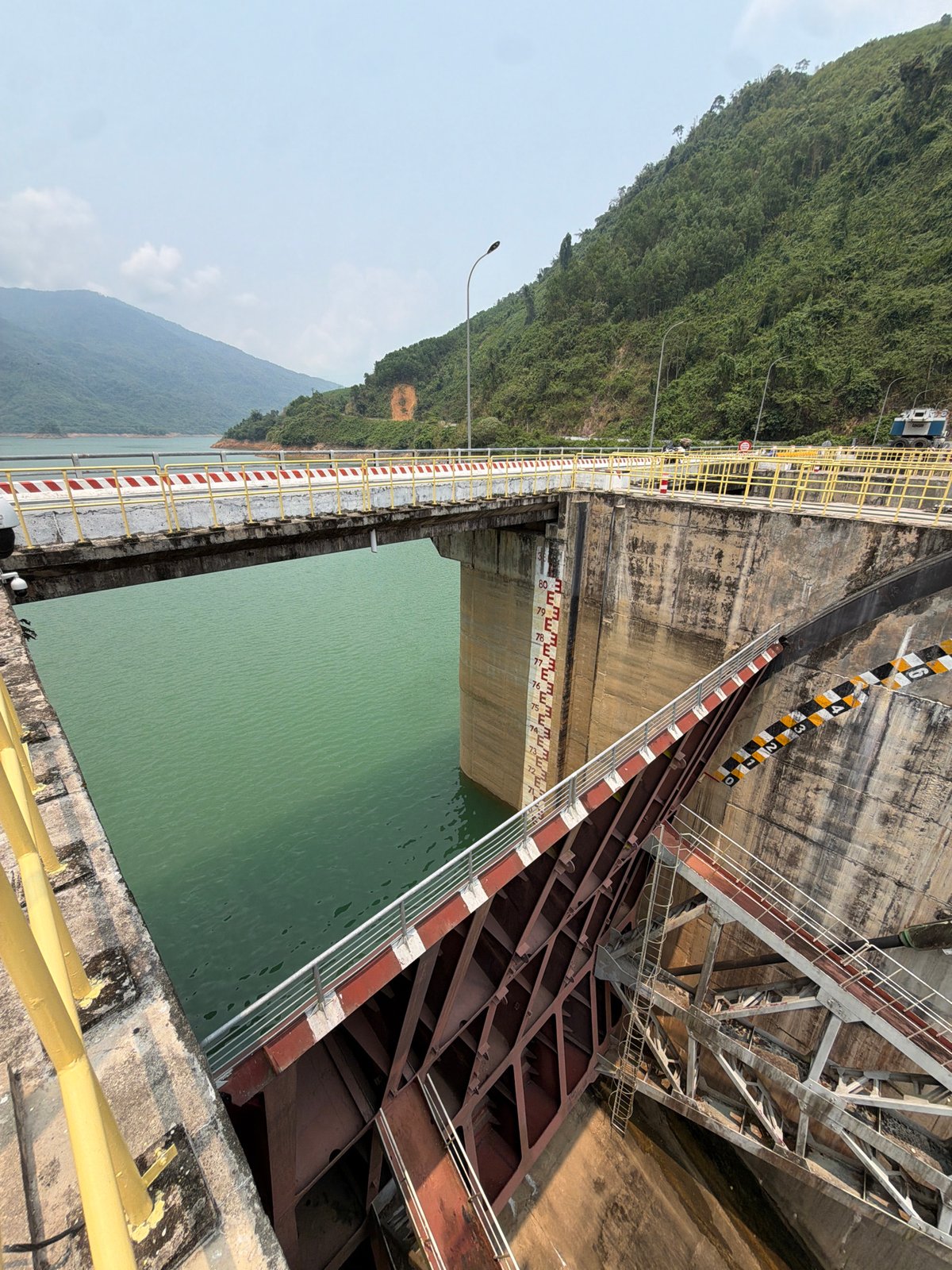 Dam infrastructure documented from multiple angles in Đà Nẵng