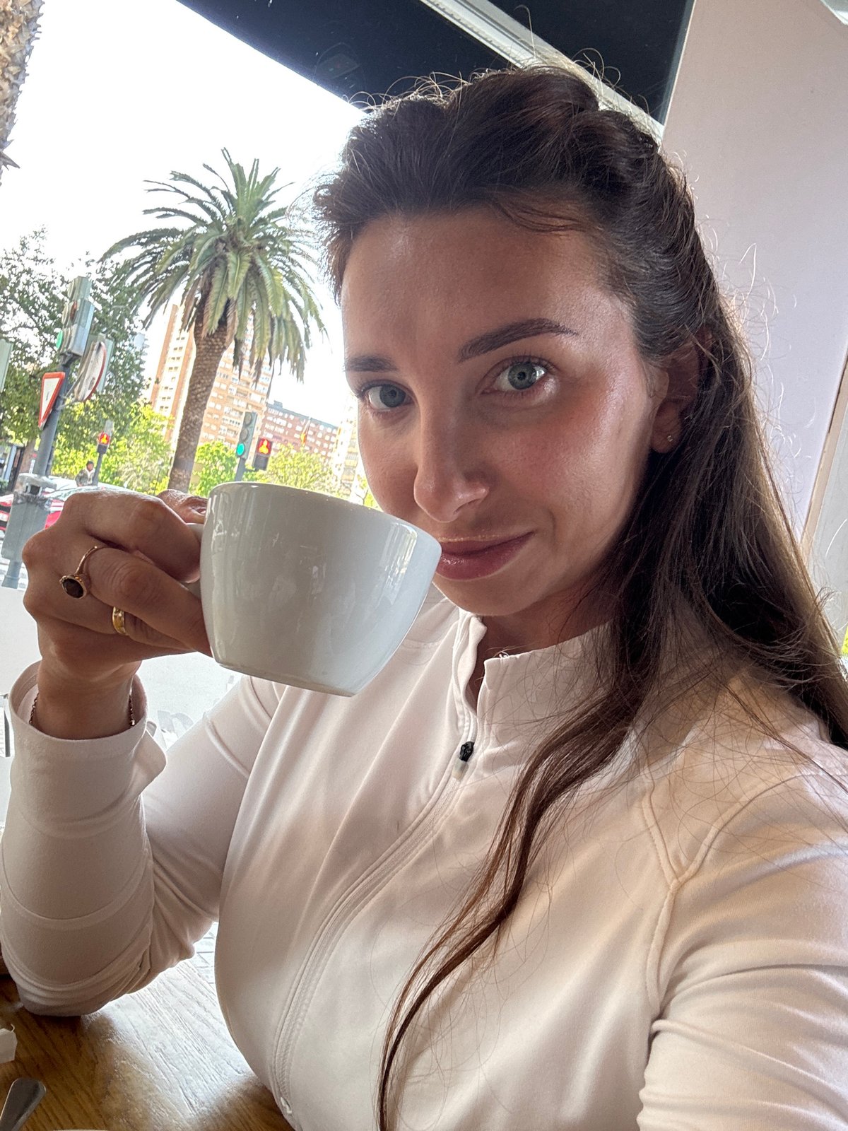 Casual afternoon moments captured across Valencia indoor venues