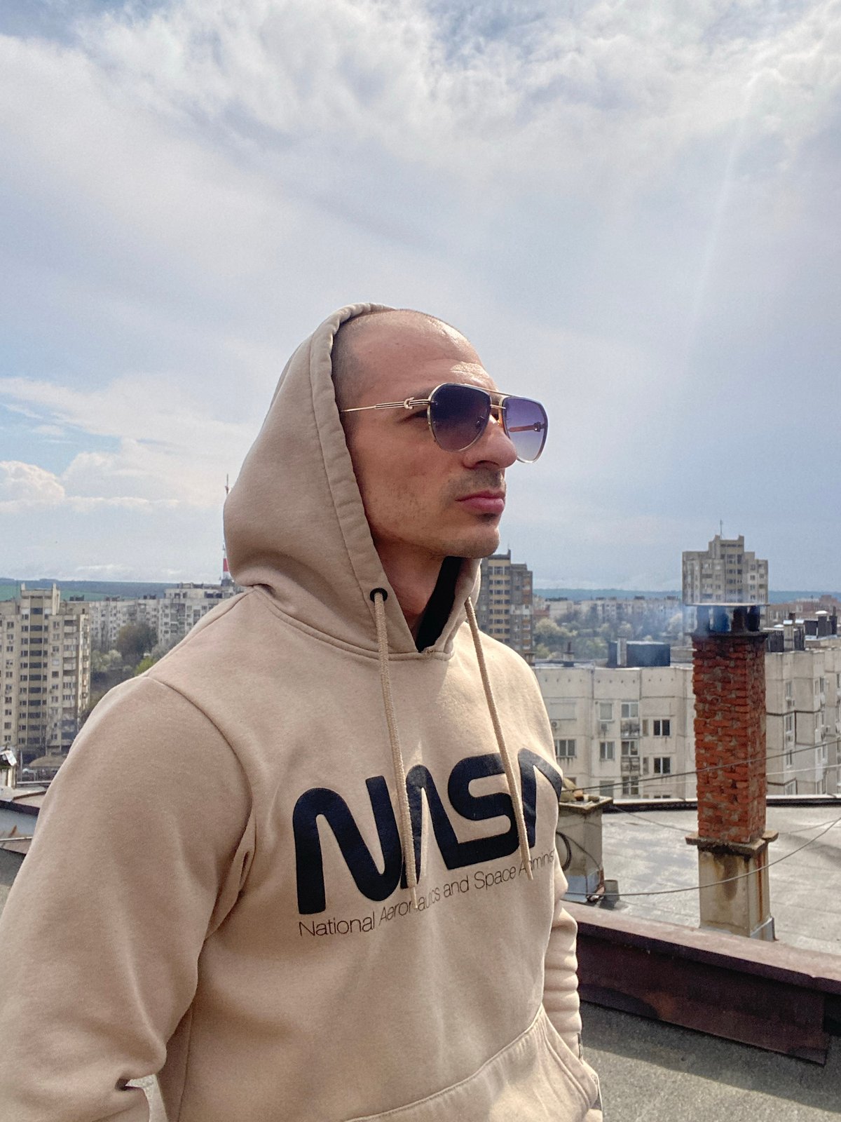 Man on rooftop, paper airplane spotted in Pleven