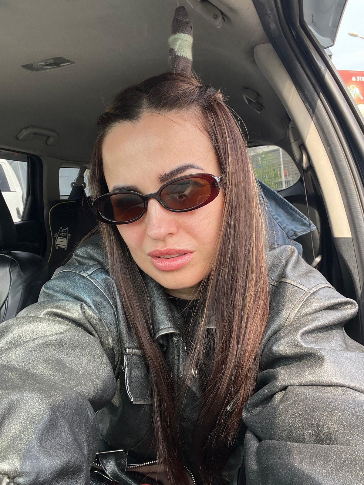 Woman in leather jacket spotted in car with skull candle