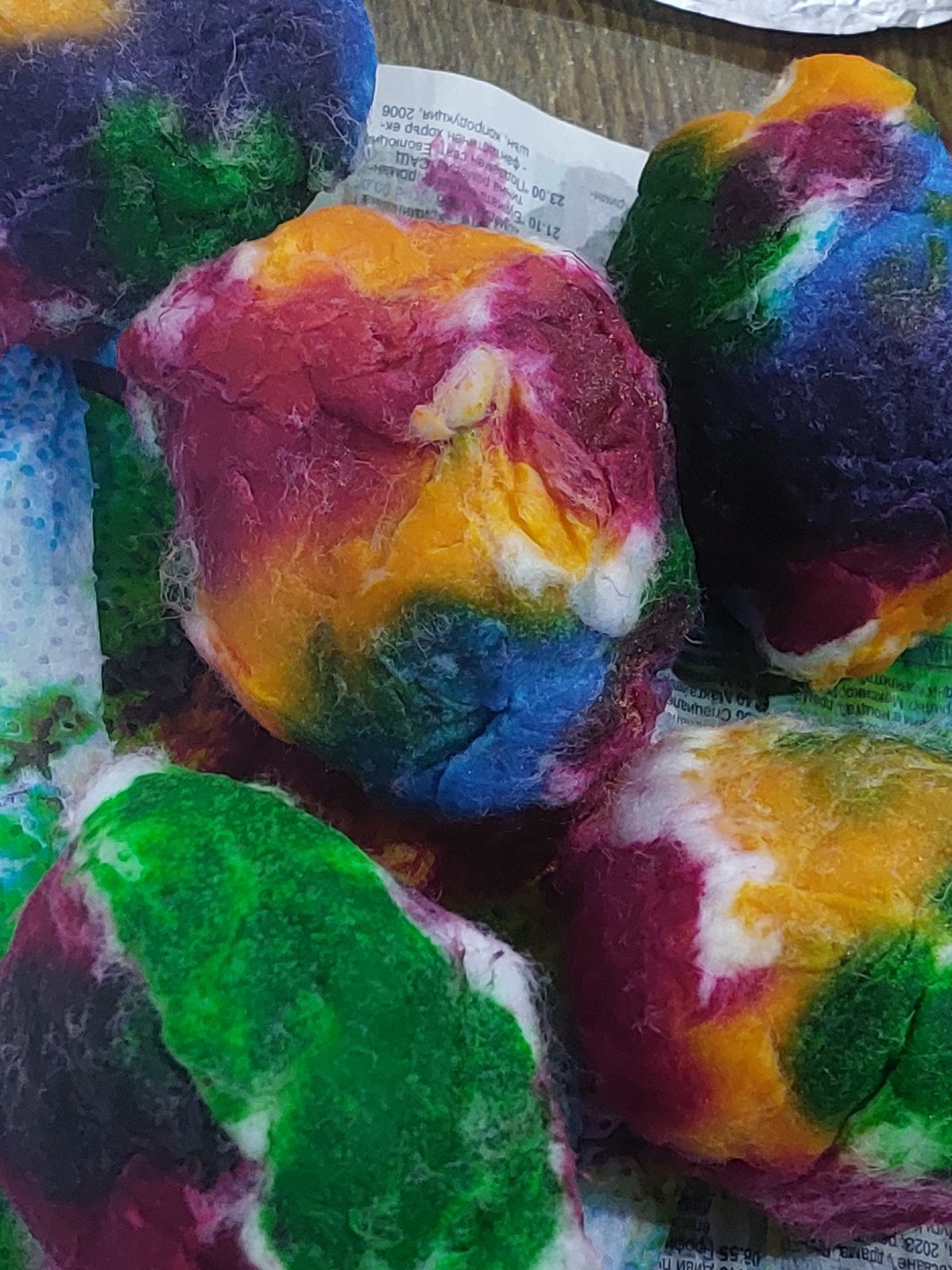 Colorful round objects documented in three-minute observation window