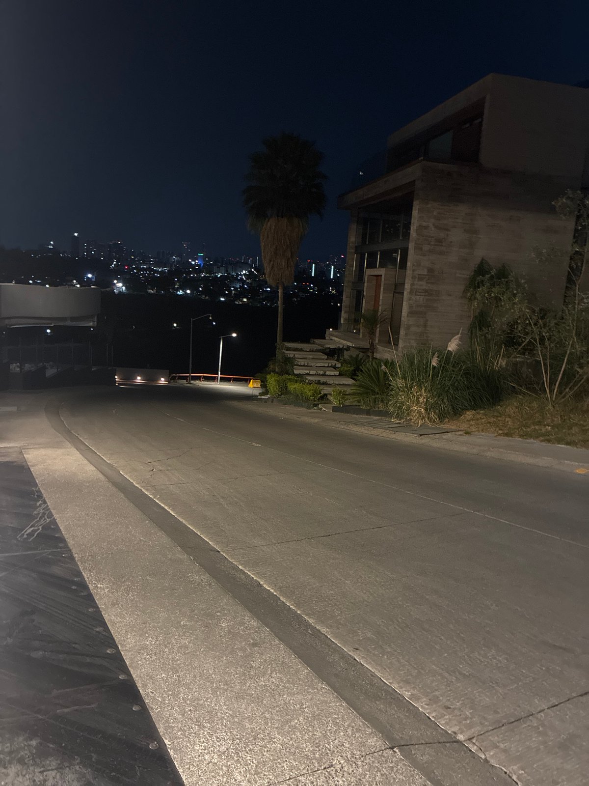 Quiet Dawn Hours Documented in Huixquilucan, Mexico