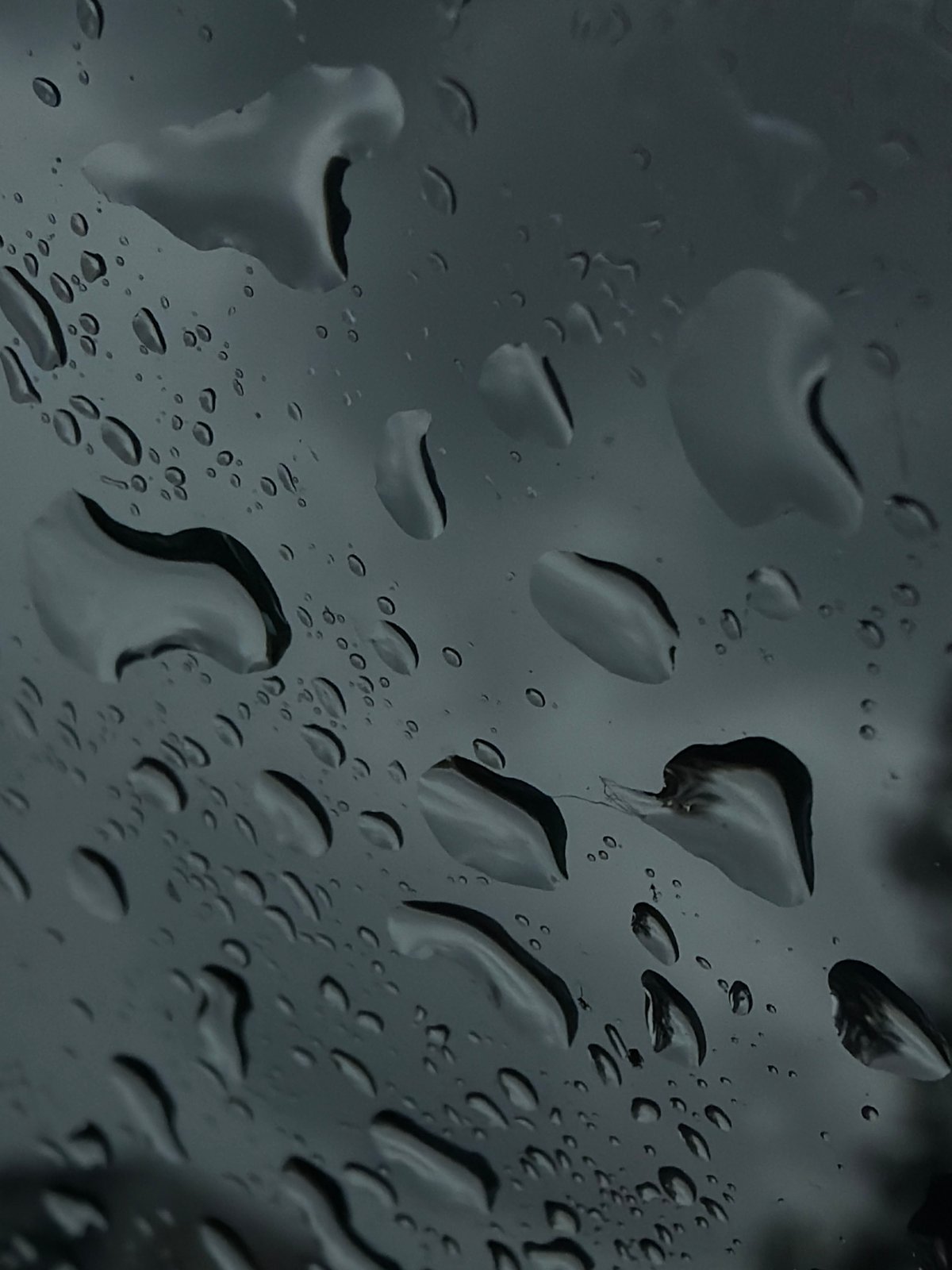 Rainy morning scenes captured in Naberezhnye Chelny, Russia