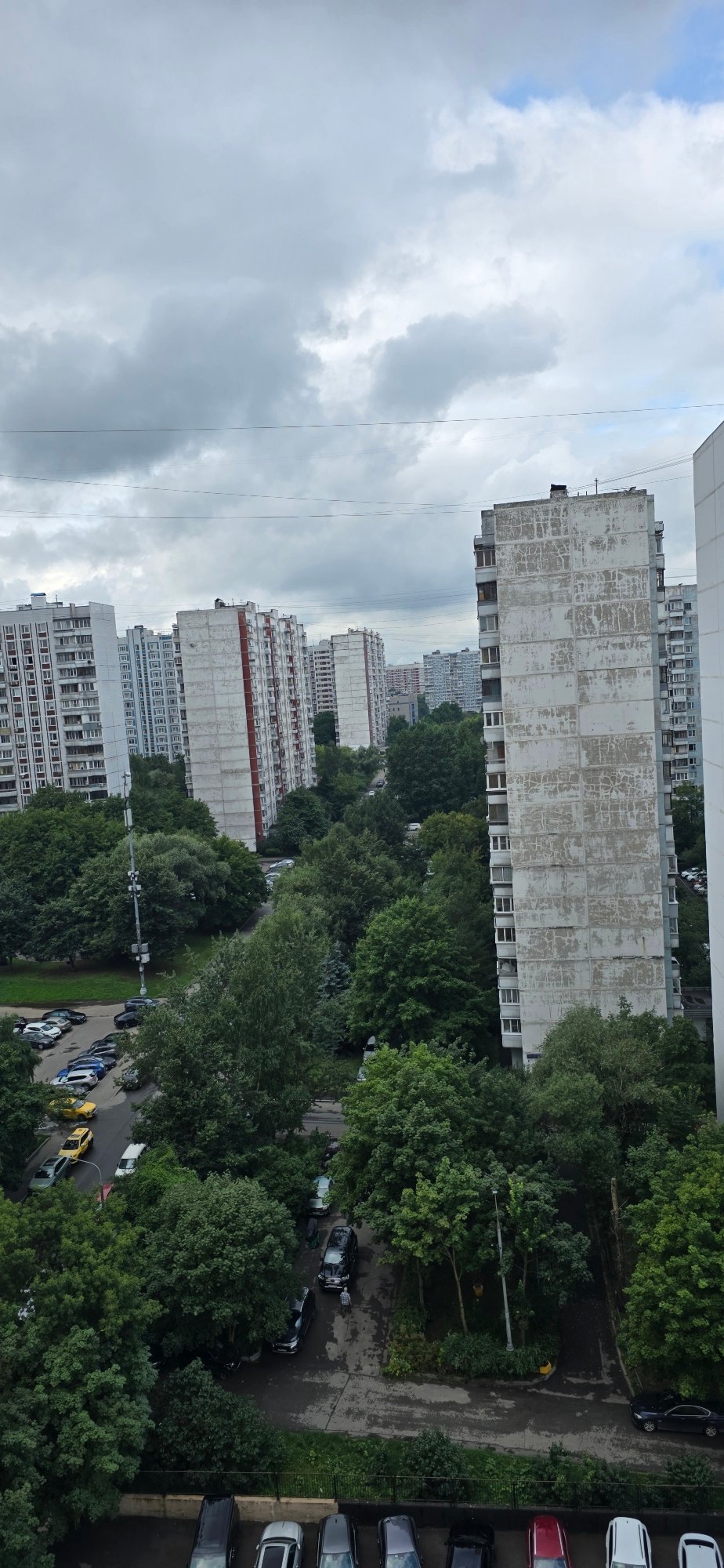 Morning routine — selfies and yoga in a Khimki apartment