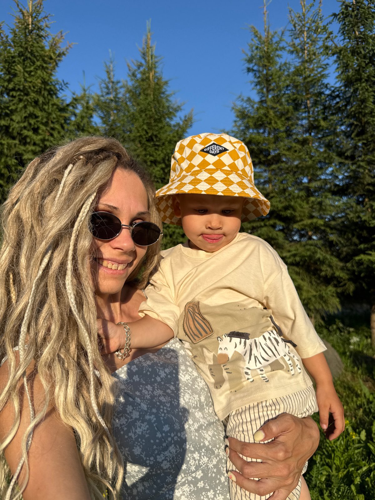 Woman with child photographed in Rusanovo sparks 'very cute' reaction