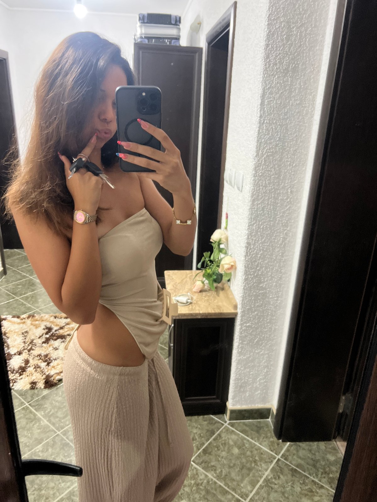 Mirror selfies and a meal in Zlatograd, Bulgaria