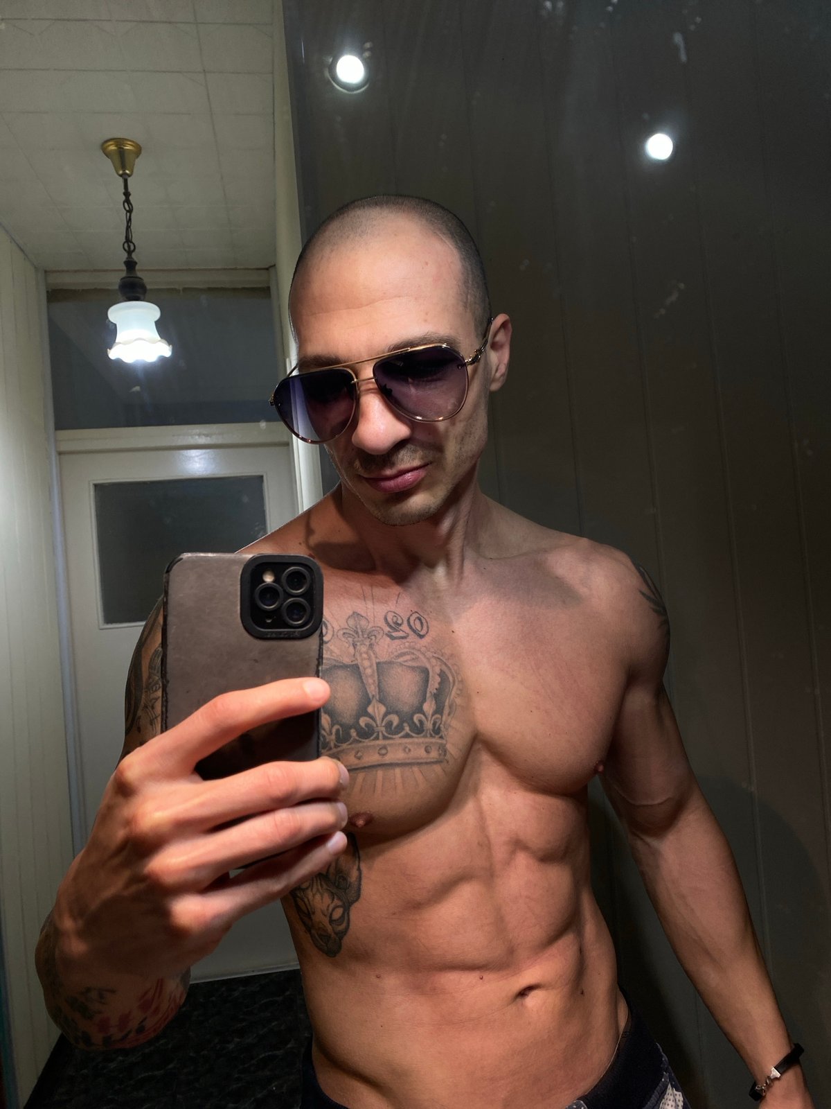 Man documents morning cooking routine and selfies in Bulgaria
