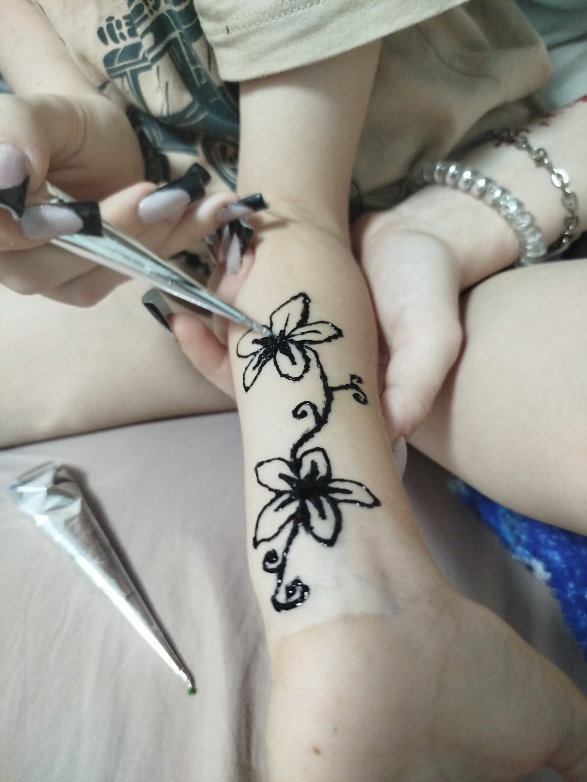 Henna session and a Sphynx cat, Zavodoukovsk morning