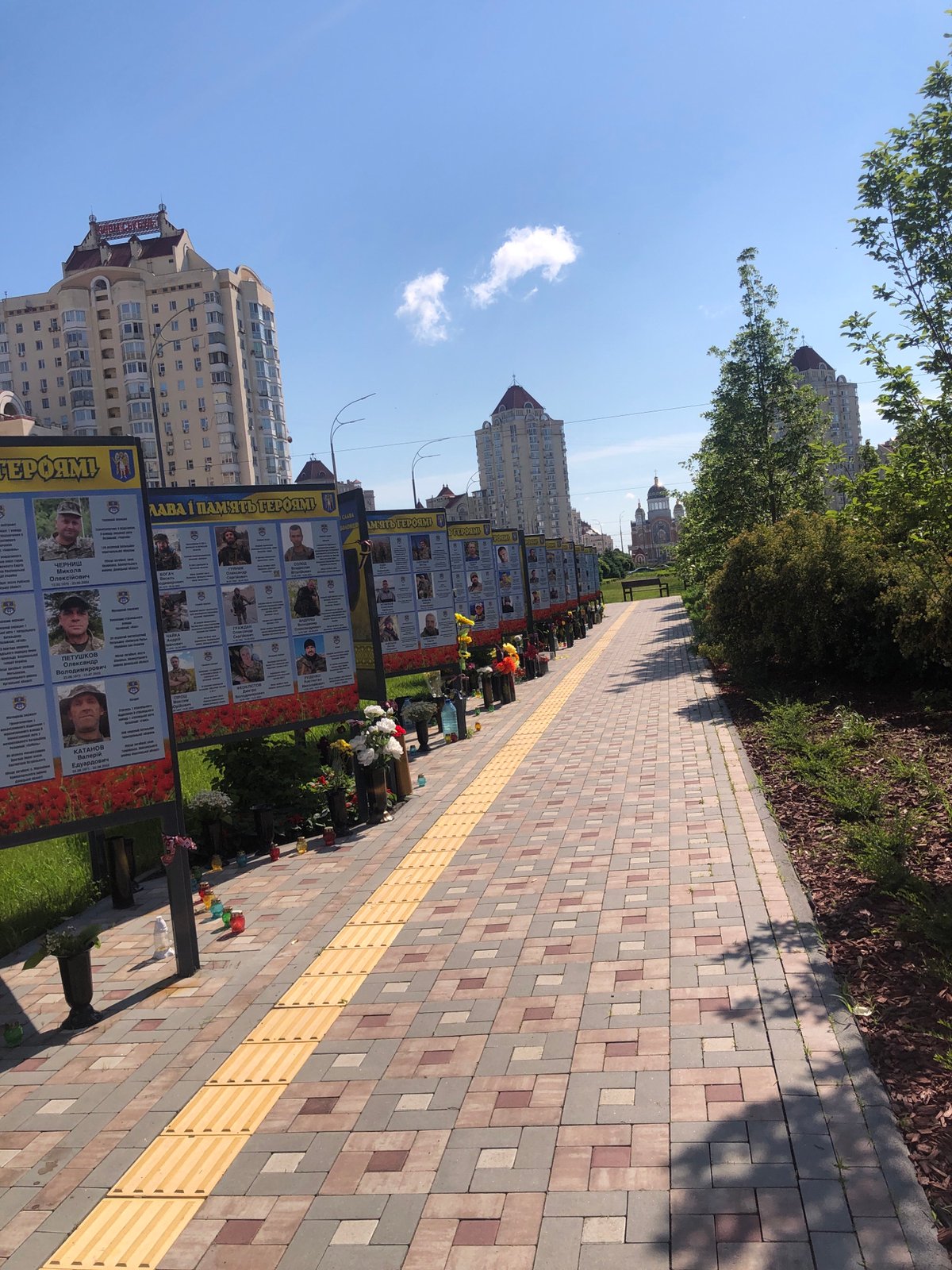 Memorial walkway honors fallen soldiers in Kyiv, Ukraine