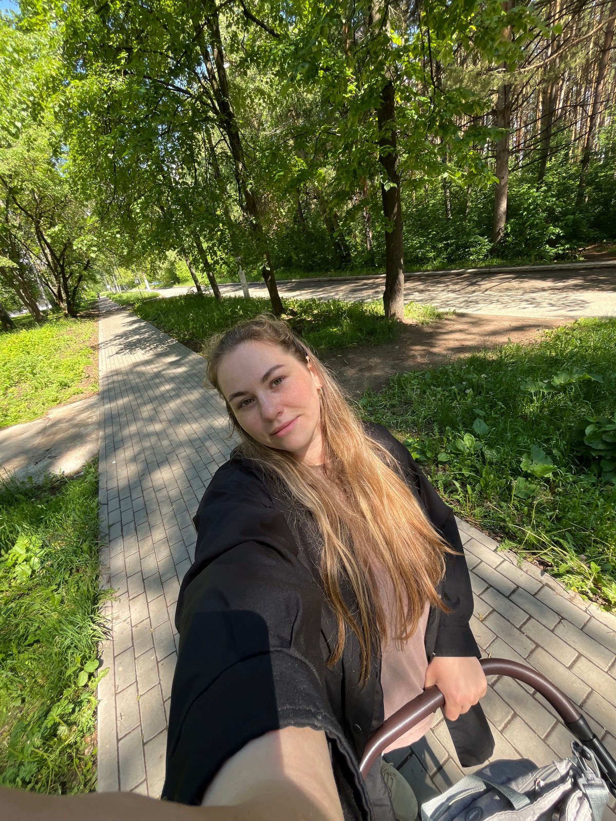 Young woman documents morning outing in Chaikovsky, Russia