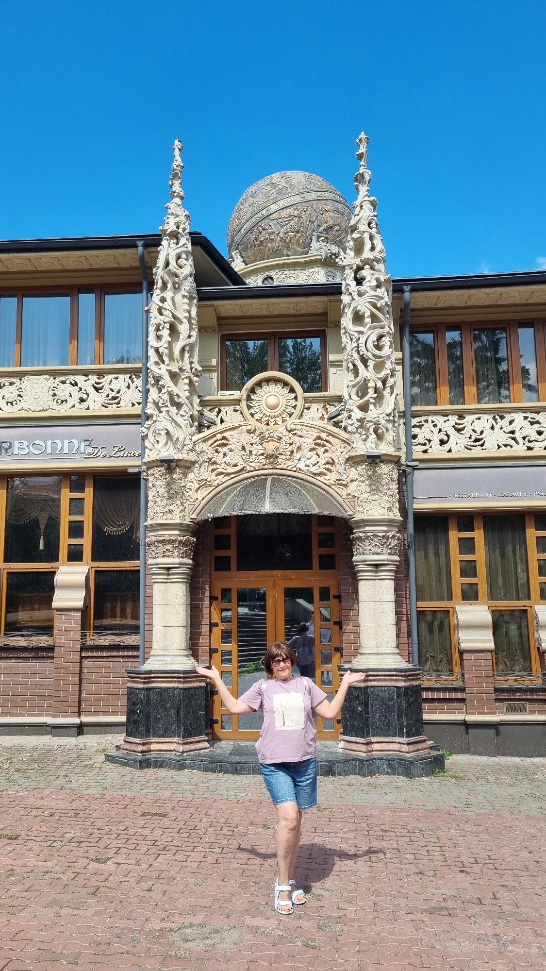 Ornate Sorbonne De Luxe restaurant facade explored in Chernivtsi
