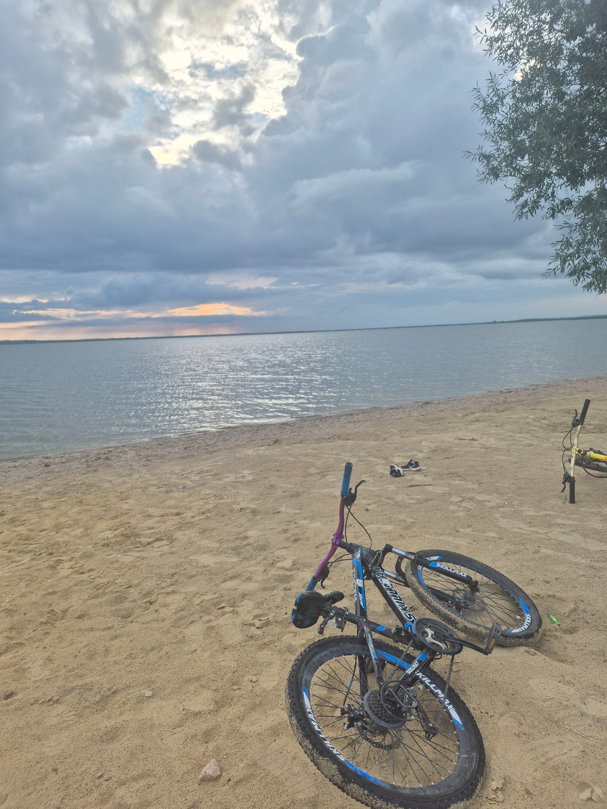 Cloudy afternoon at the Kokshetau lakefront
