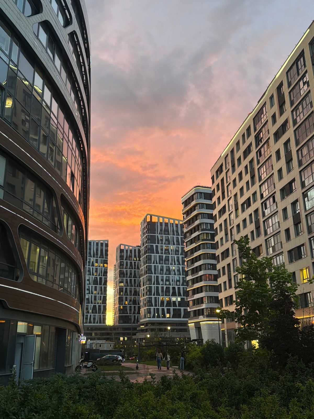 Dusk at Moscow's Symphony complex, sunset sky and selfies