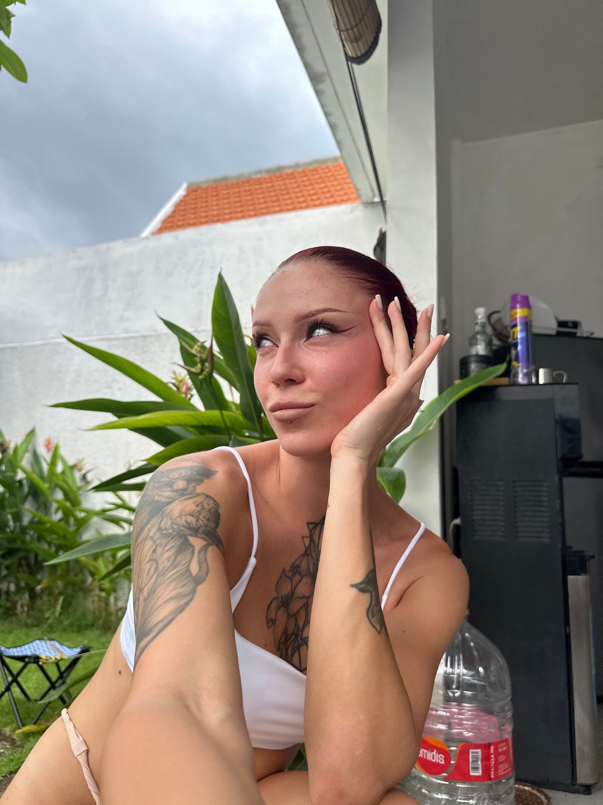 Woman photographed at multiple Kerobokan locations during morning hours