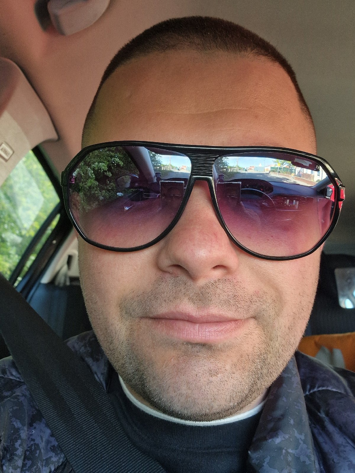 Man observed in vehicle wearing sunglasses in Bearpark