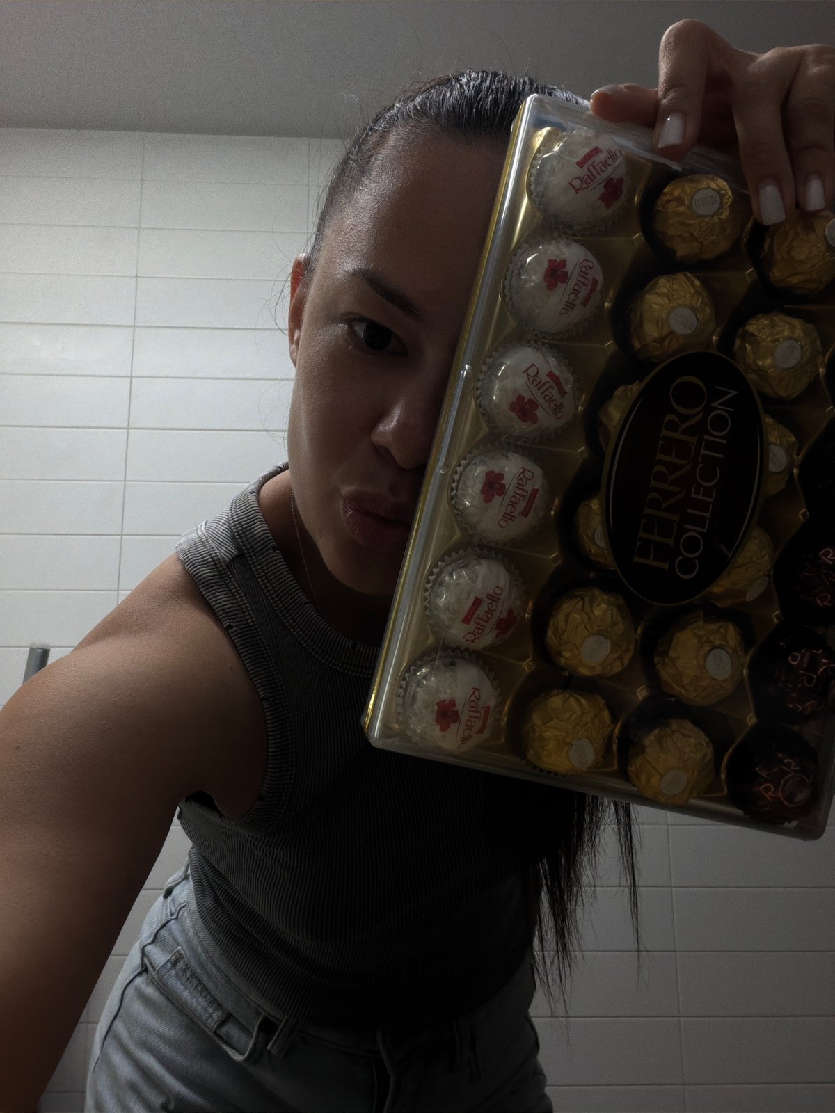 Tourist documents candy shopping and selfies around Valencia