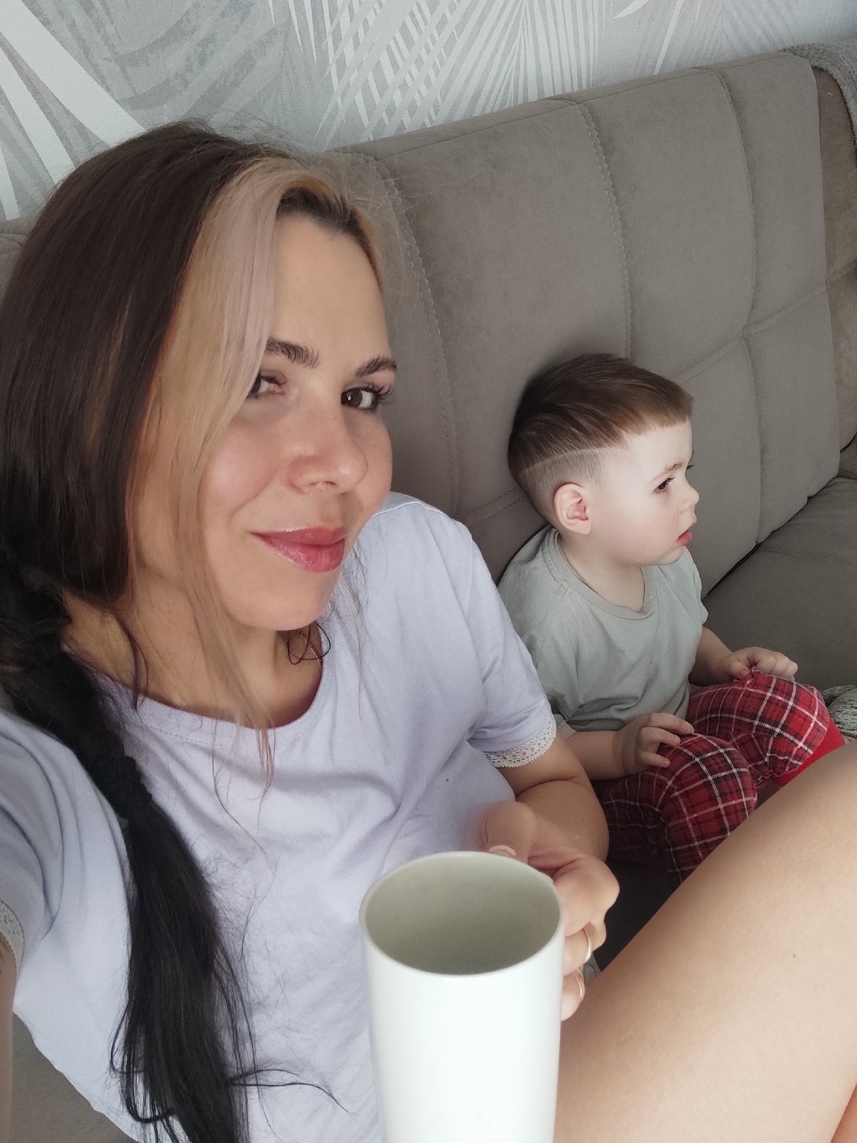 Woman documents elaborate breakfast ritual in Chaikovsky, Russia