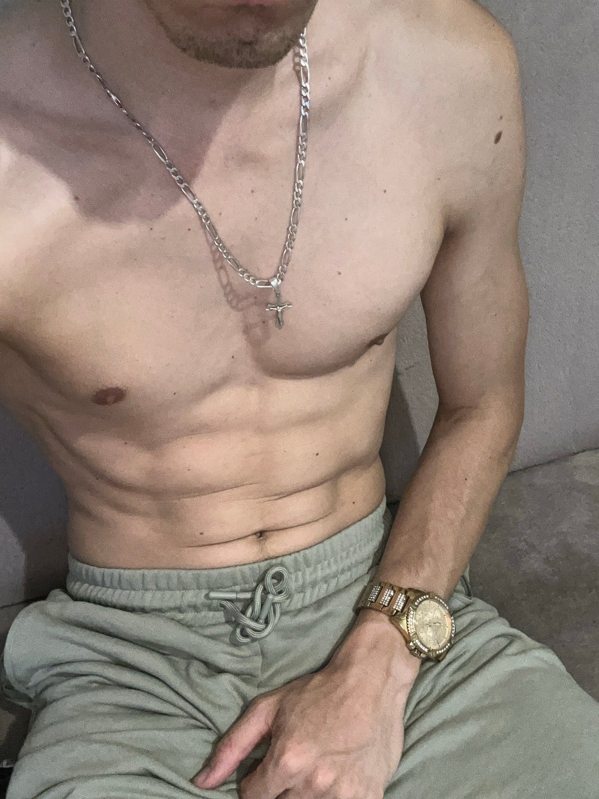 Close-up flex: silver chain, diamond watch, Toruń evening