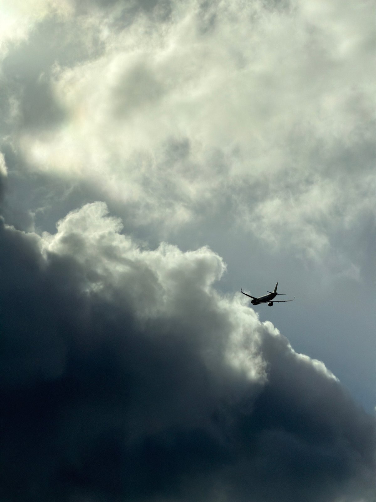 Aircraft spotted flying through mixed cloud formations over Miami