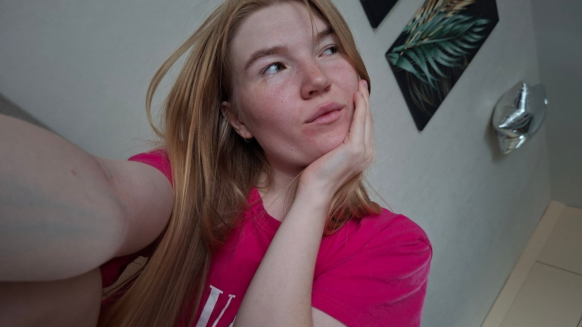 Early morning selfies and pet photos documented in Chaikovsky