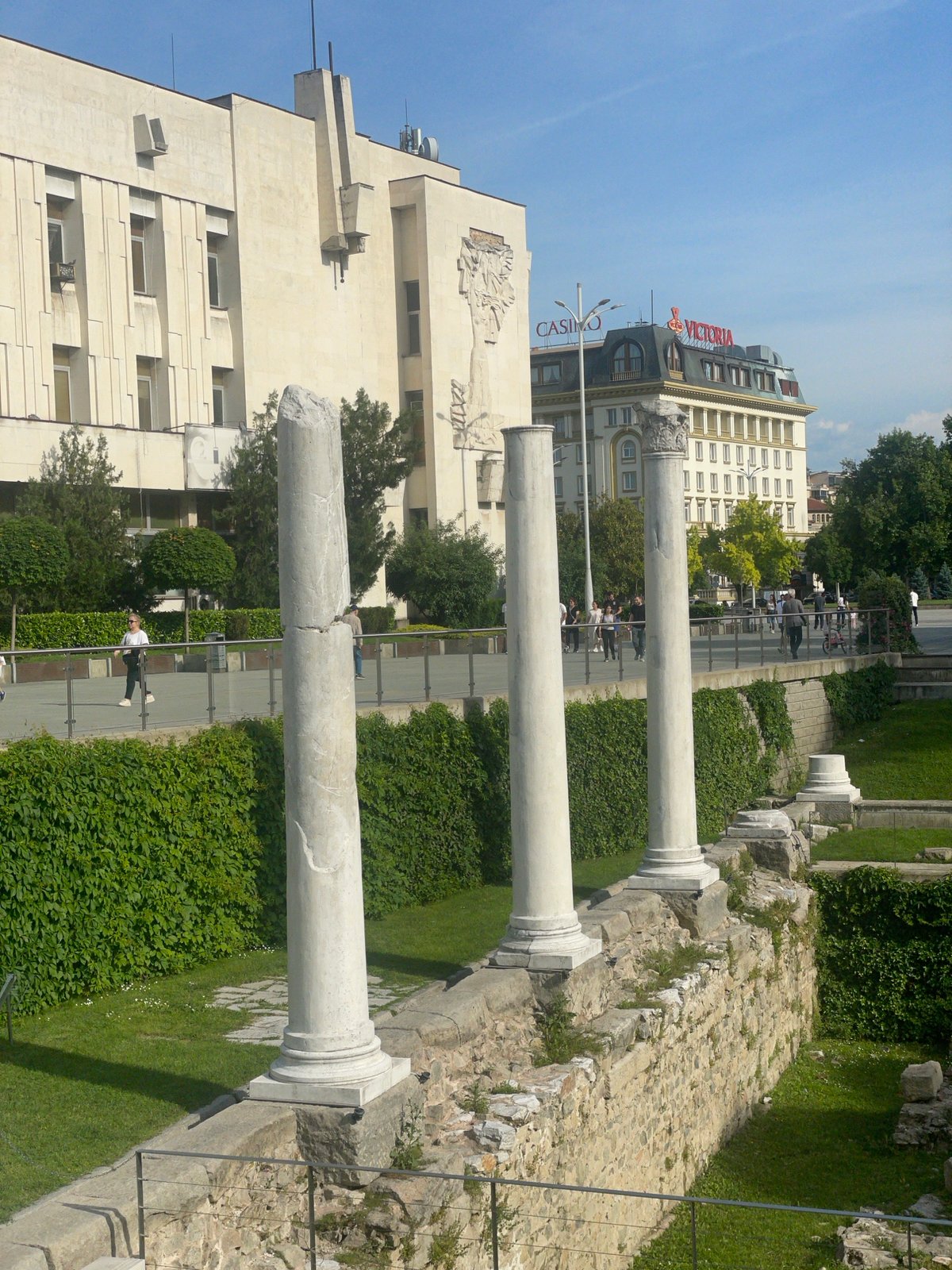 Children swim in Plovdiv fountains during warm afternoon