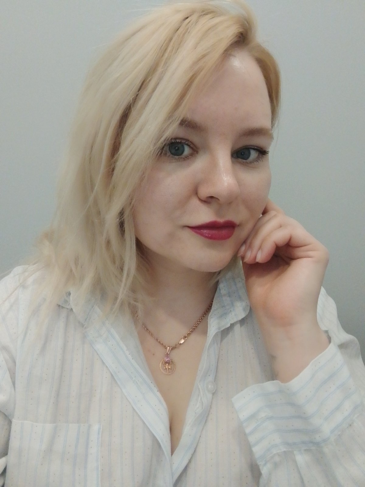Morning selfies and spring flowers captured in Izhevsk