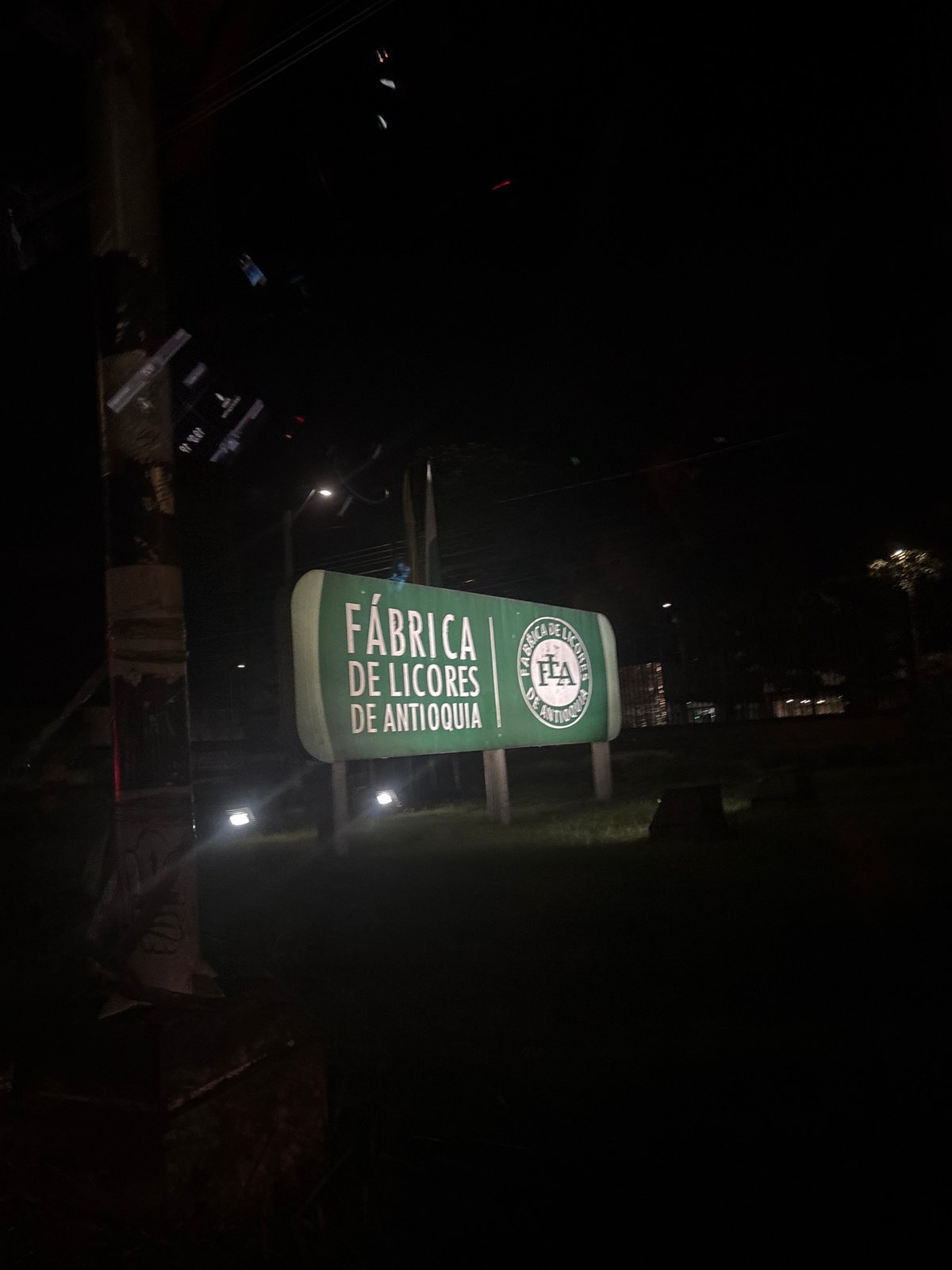 Illuminated sign observed at night in Itagüí, Colombia