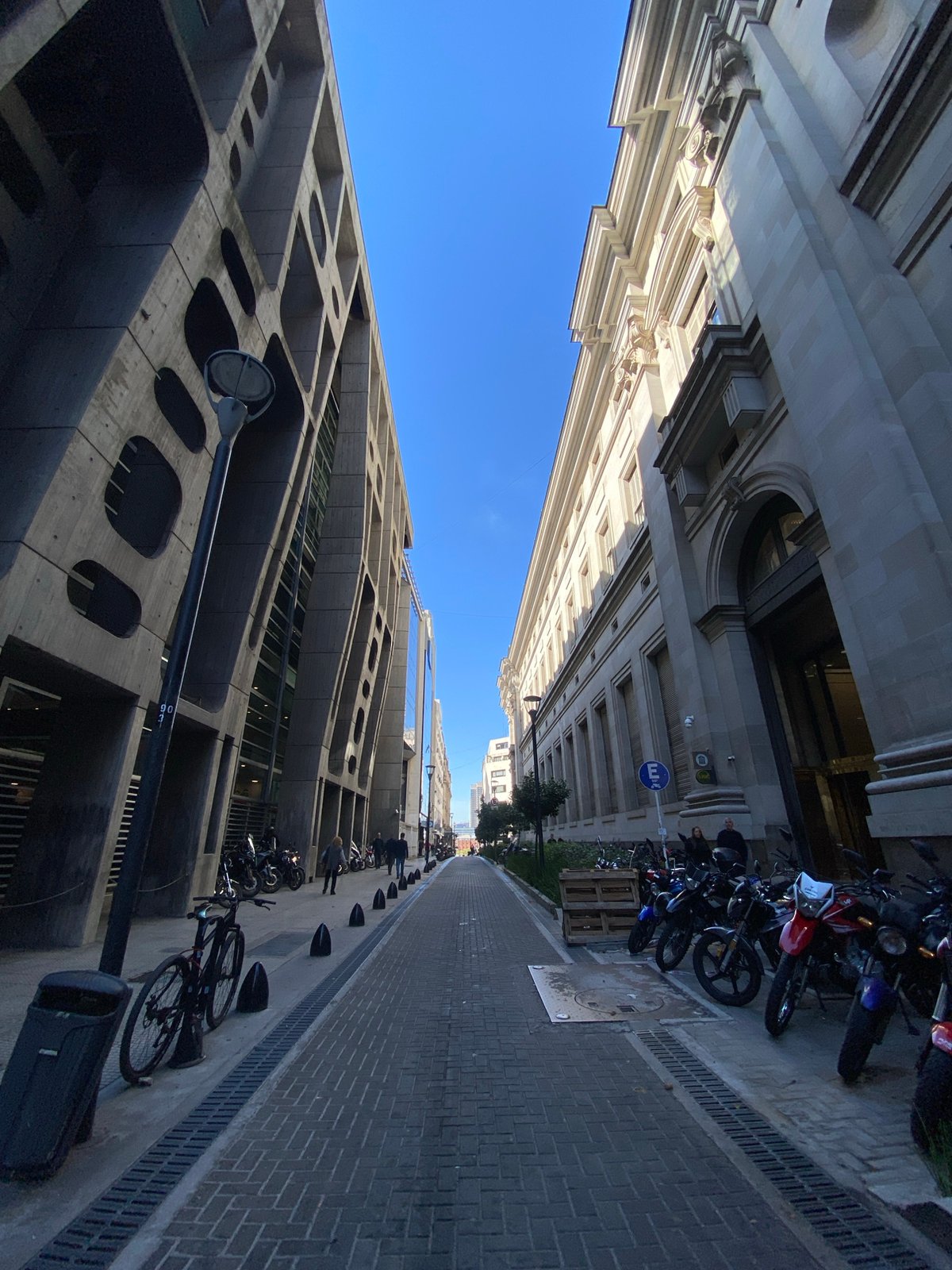 Architectural tour of Buenos Aires landmarks captured in nine minutes
