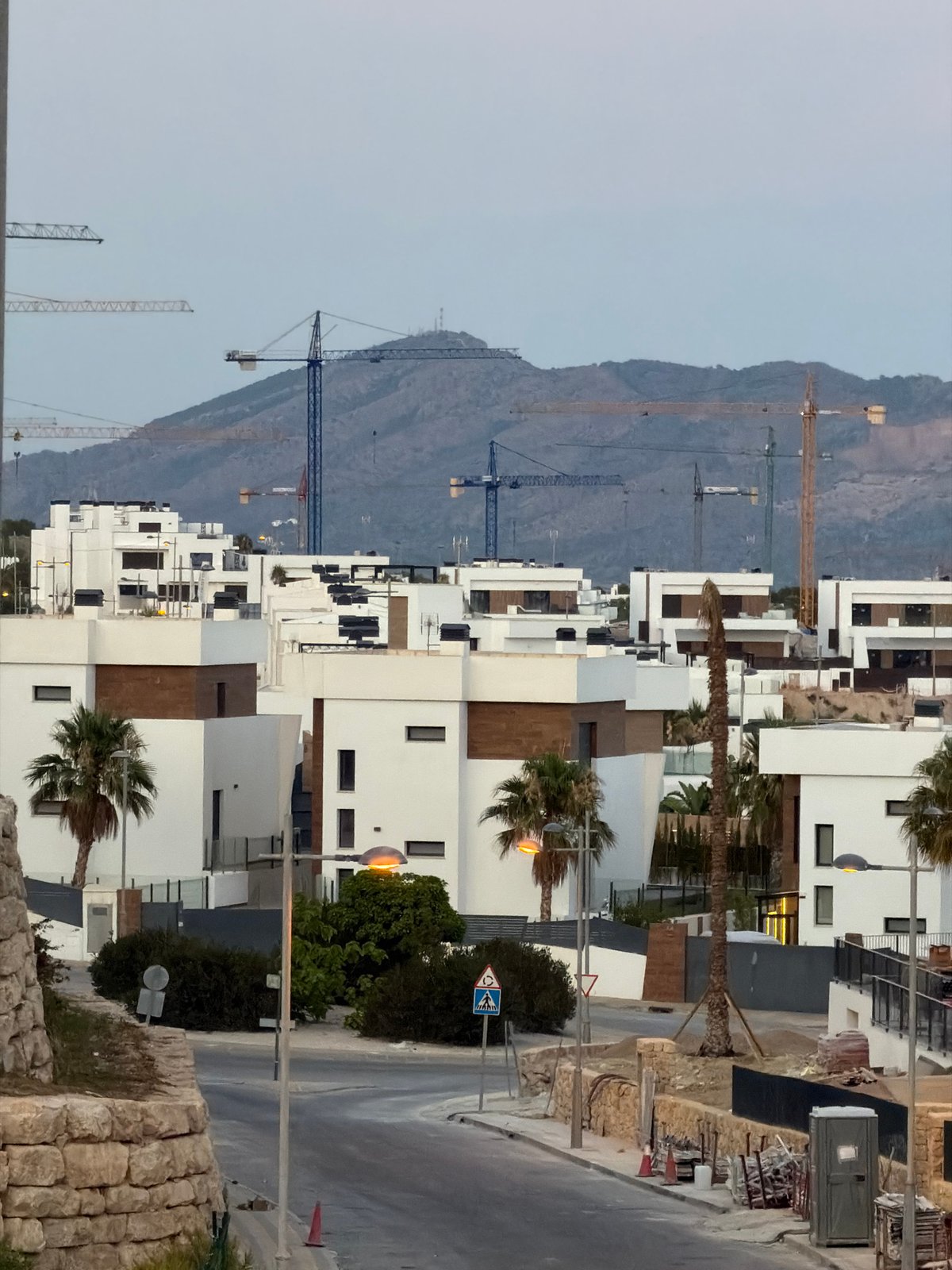 Sun, construction, and rainy padel in coastal Finestrat