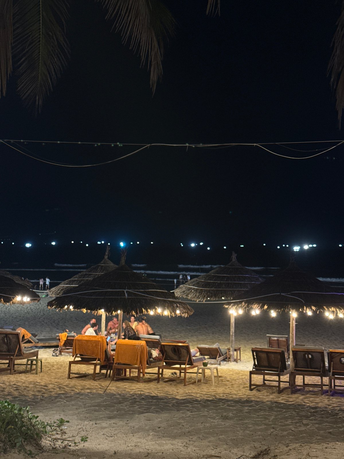 Beach volleyball and resort scenes documented in Đà Nẵng
