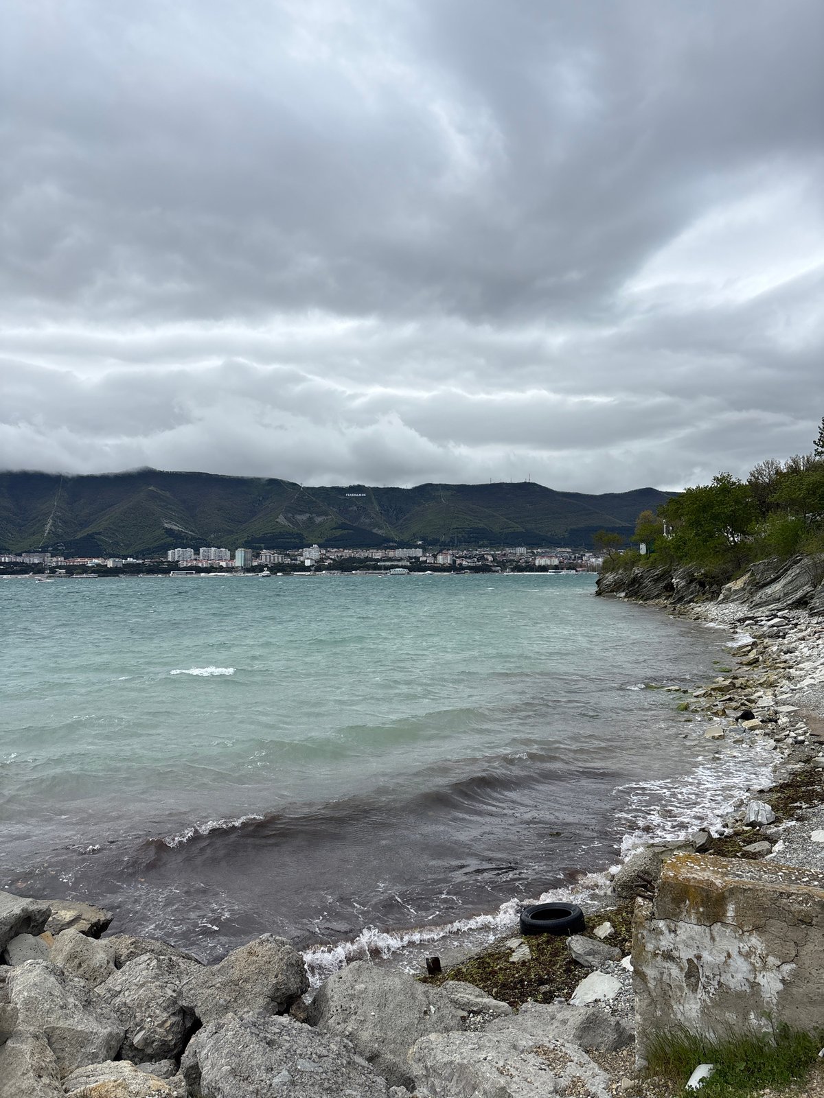 Morning coastal documentation captures overcast Gelendzhik waterfront scenes