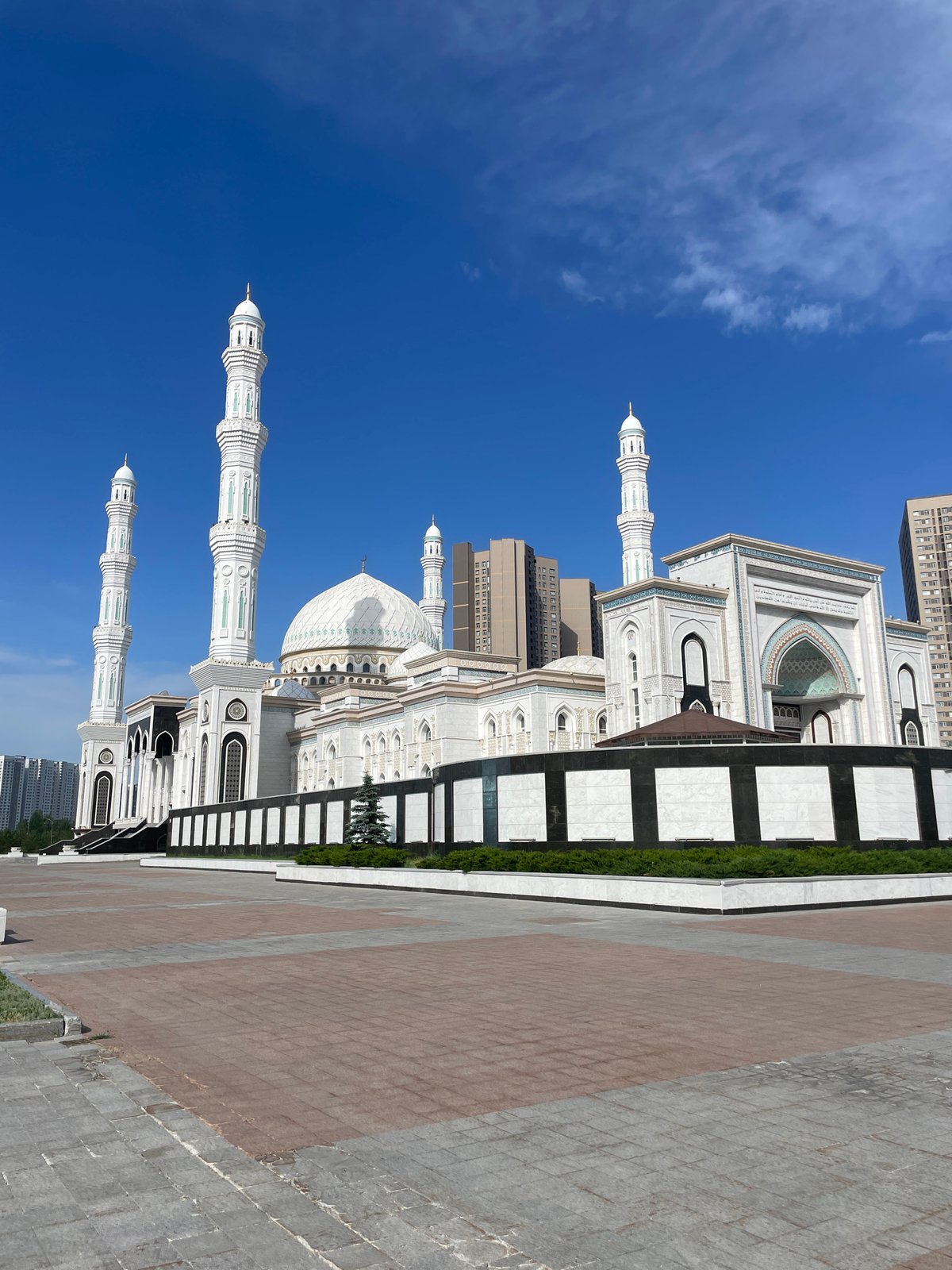 Visitor captures Hazrat Sultan Mosque exterior and interior views