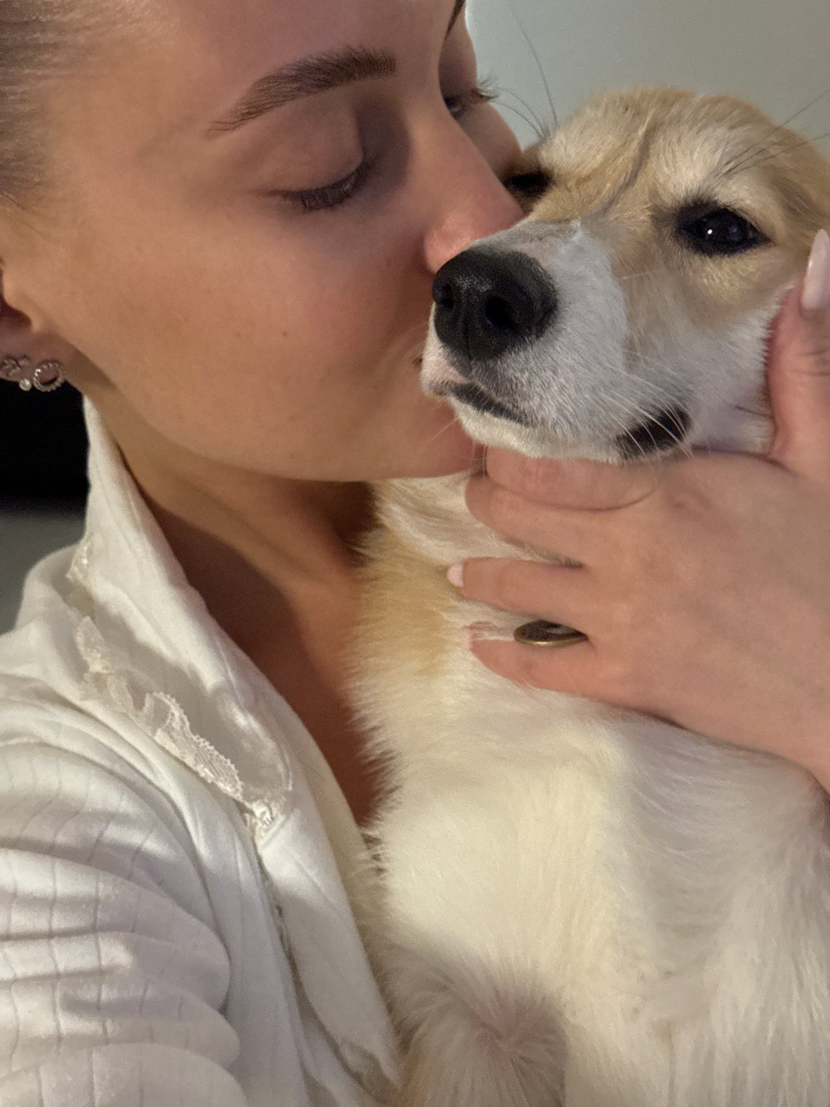 Woman shares tender moments with Corgi dog in Chaikovsky