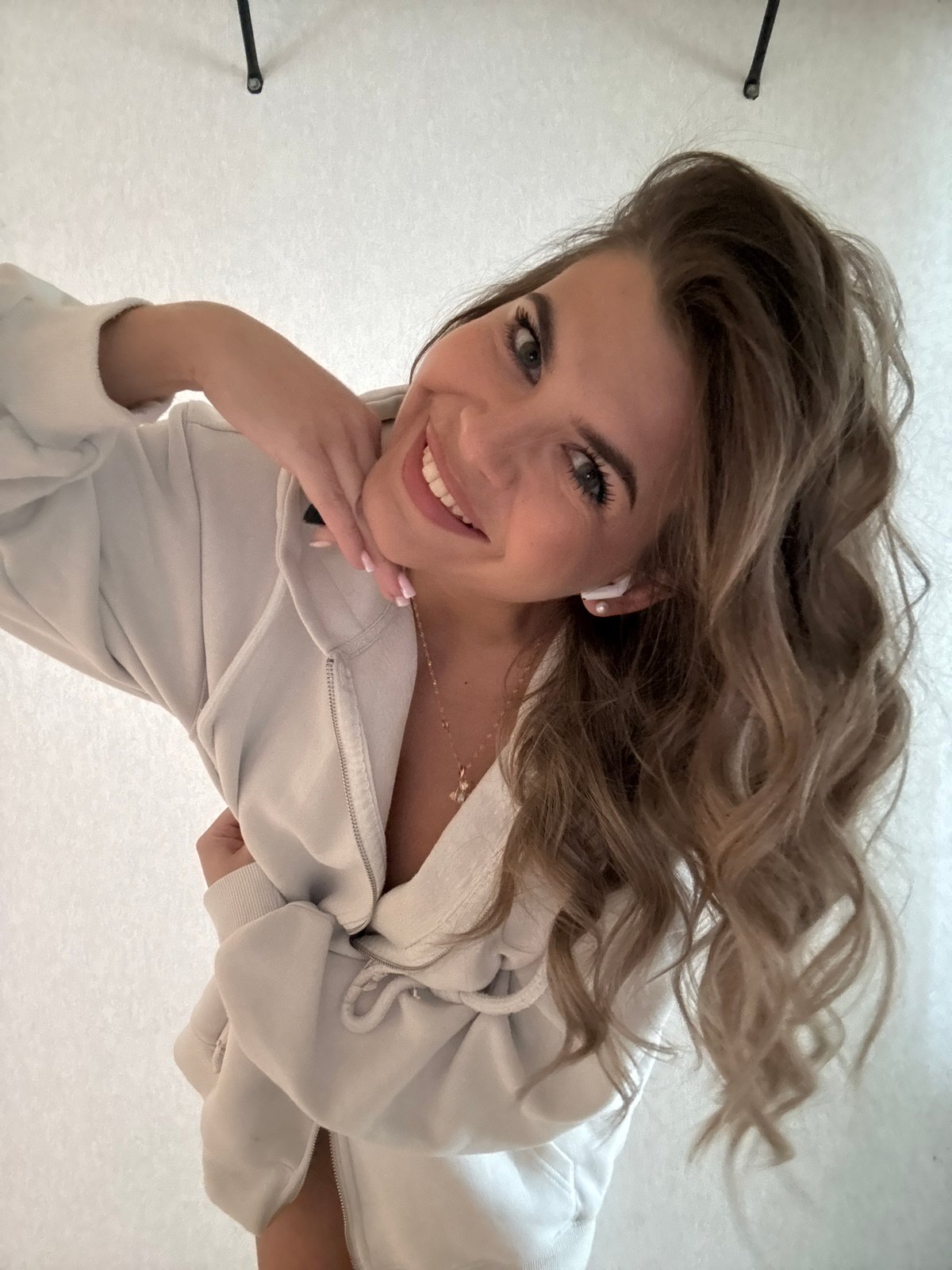Woman photographed in portrait session in Chaikovsky, Russia