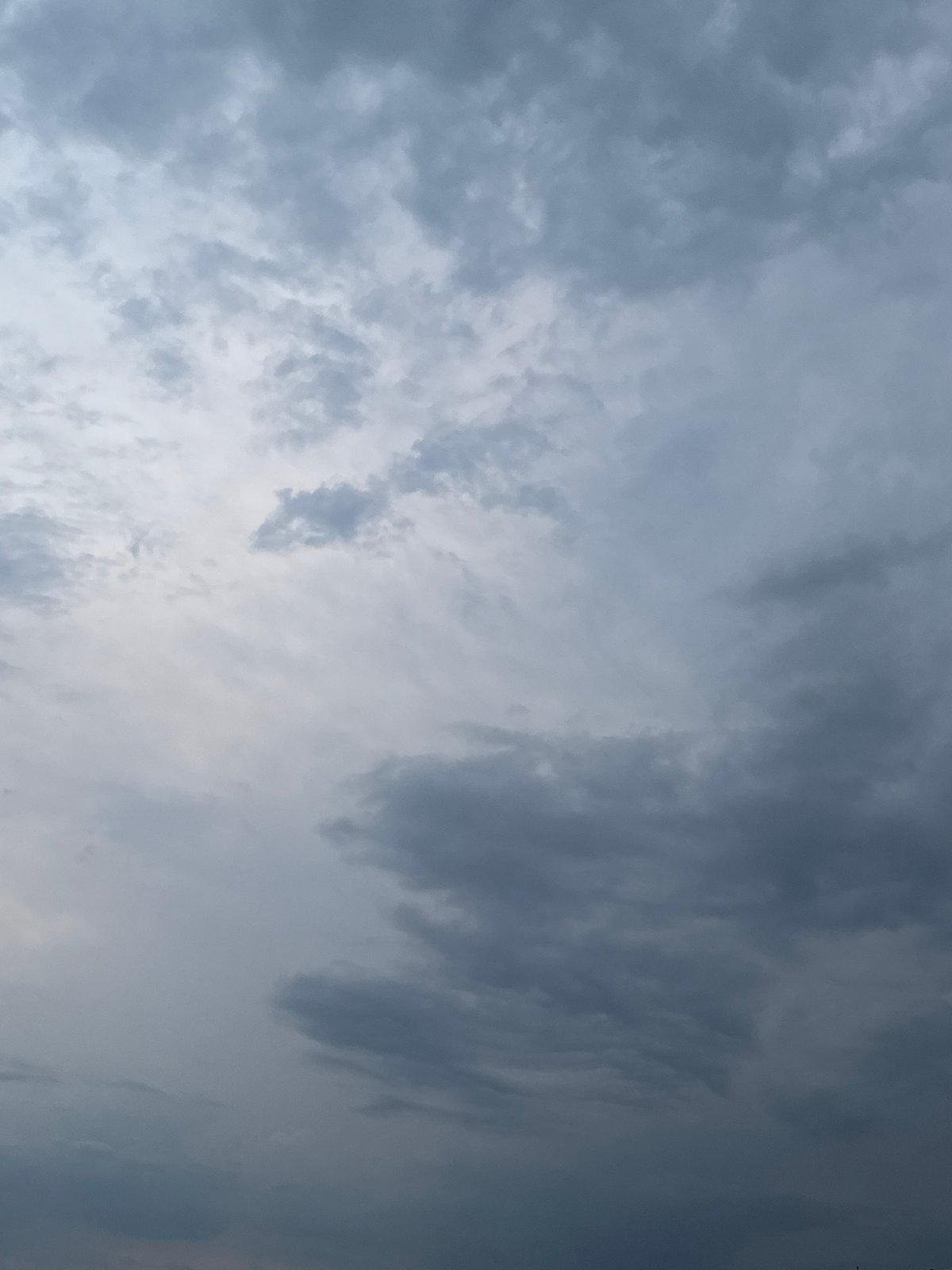Overcast skies blanket San Francisco Ocotlán during early morning hours