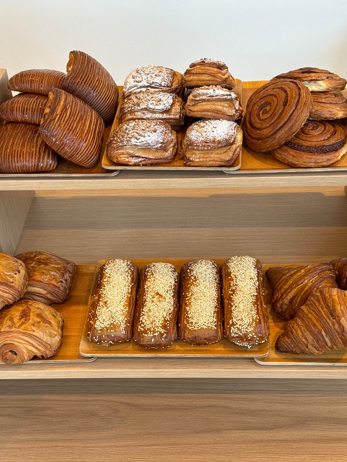 Morning scenes captured at Tel-Aviv bakery and mirror selfie