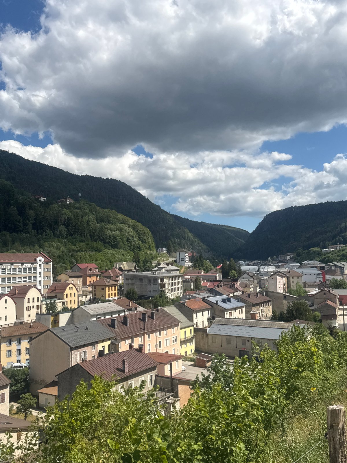 Afternoon stop in a forested French valley town