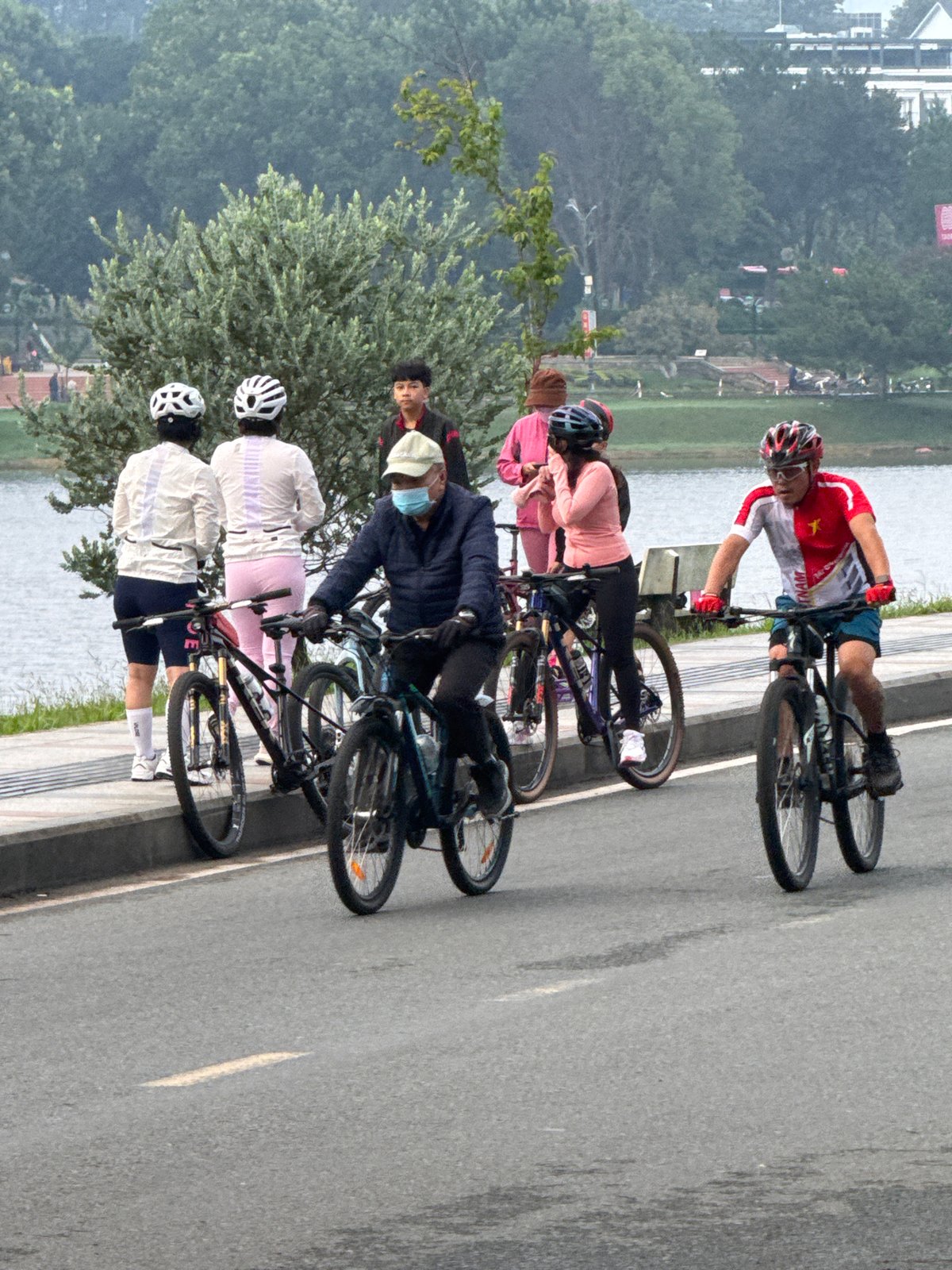 Evening cycling activity around Xuan Huong Lake in Da Lat
