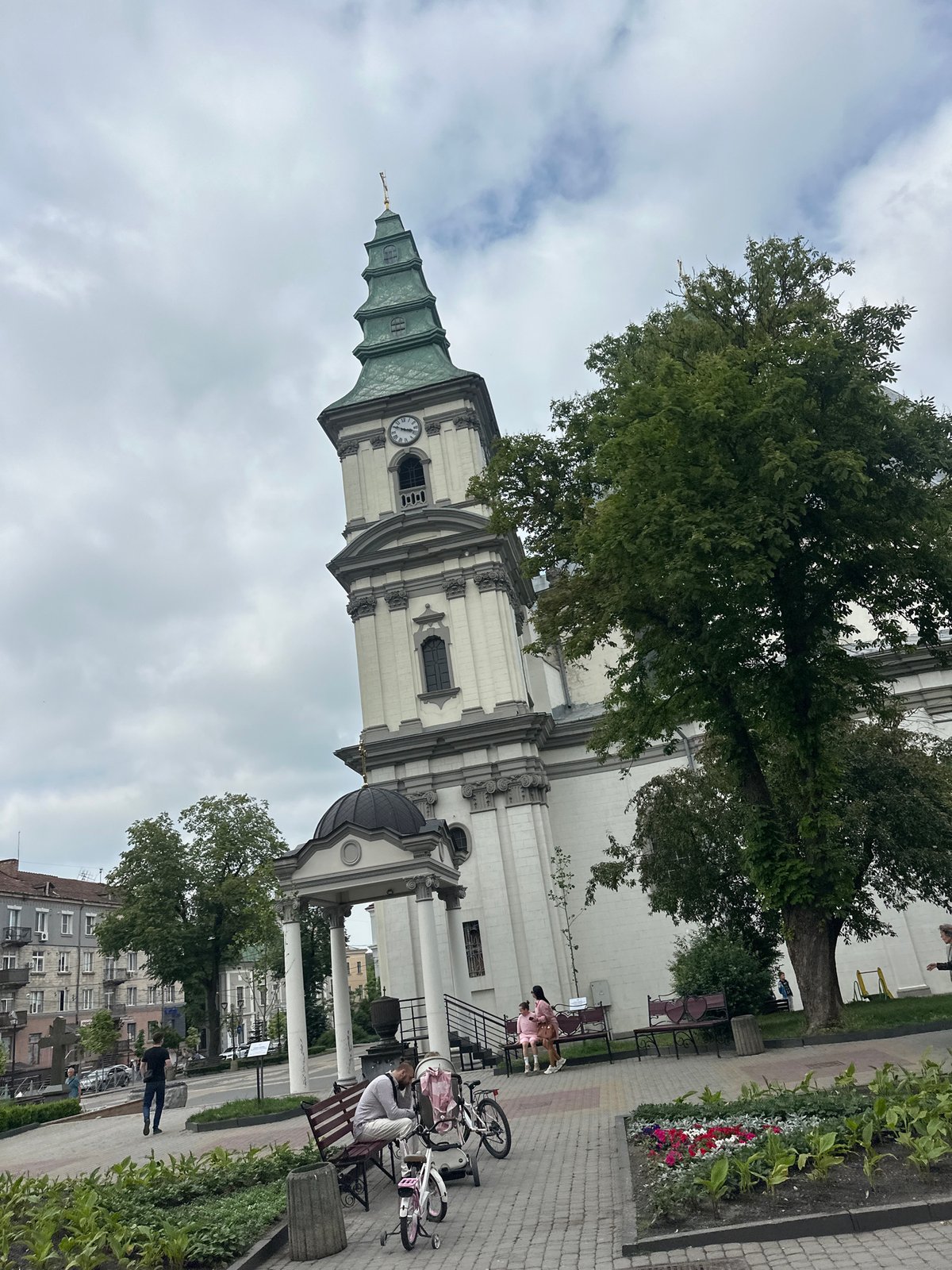 Six-minute walking tour captures daily life in downtown Ternopil