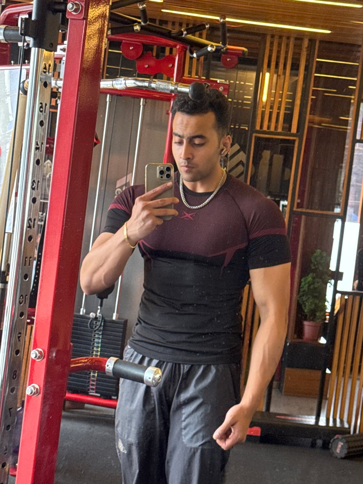 Kolkata gym session: selfies, machines, and floor work